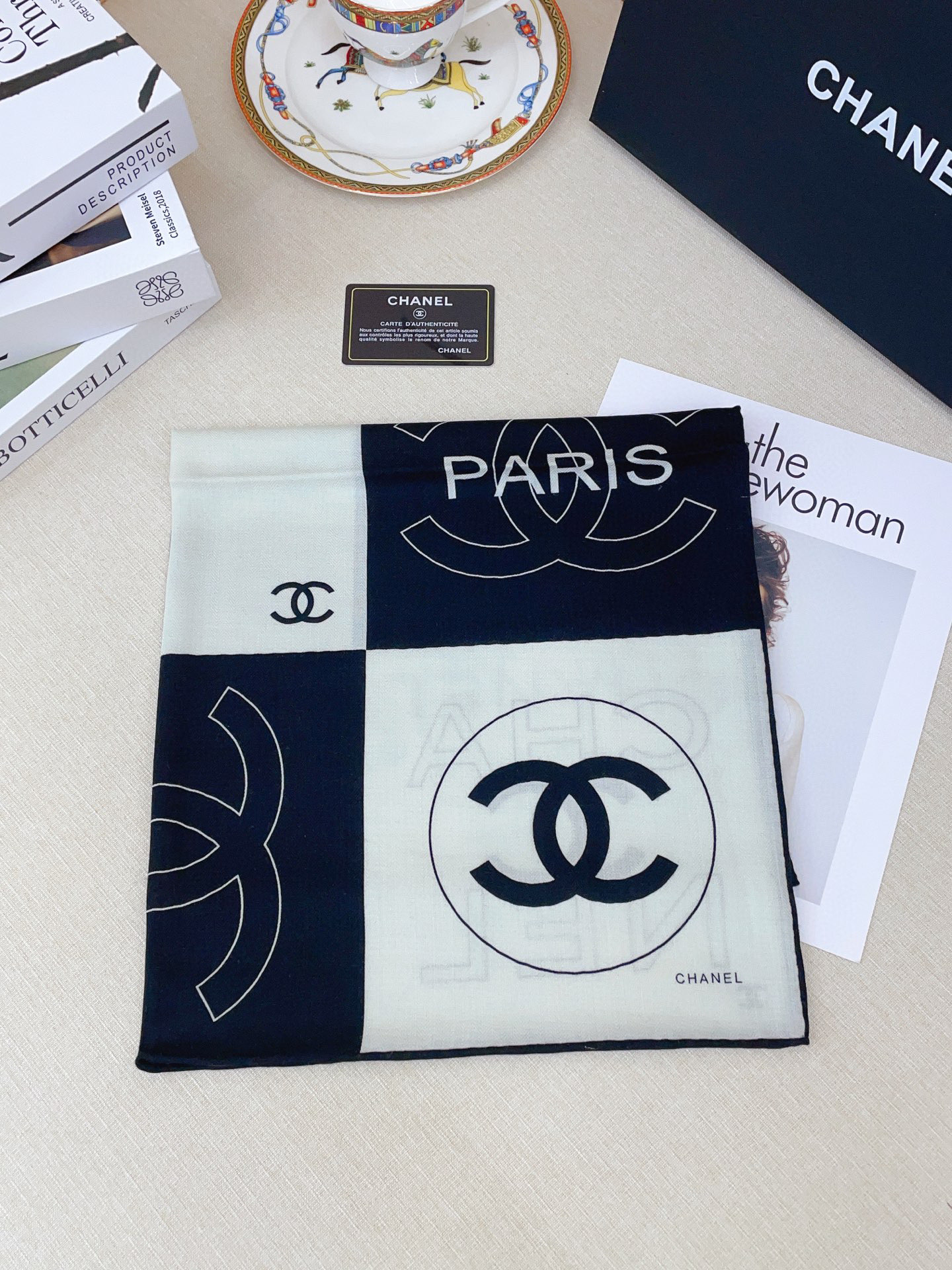 ✨✨【丝毛款 双面同色】新品小香家【小方巾】秋冬丝毛款 随意切换造型 ,小巧又不失优雅的款式 60*60