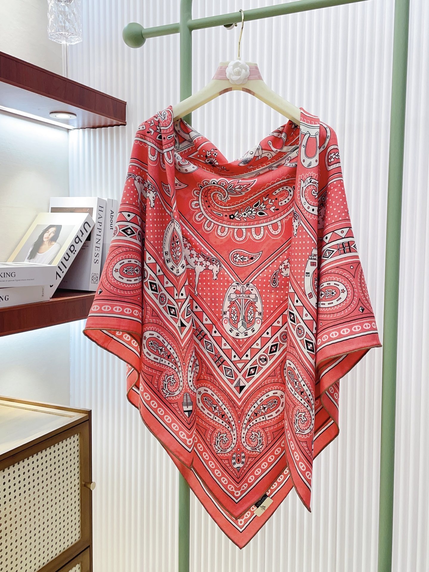 ✨✨【双面同色 丝毛款】H家羊绒新款 买了都说好看‼️推荐💕【爱心骏马 140】羊绒方巾‼️H家ZG爆款