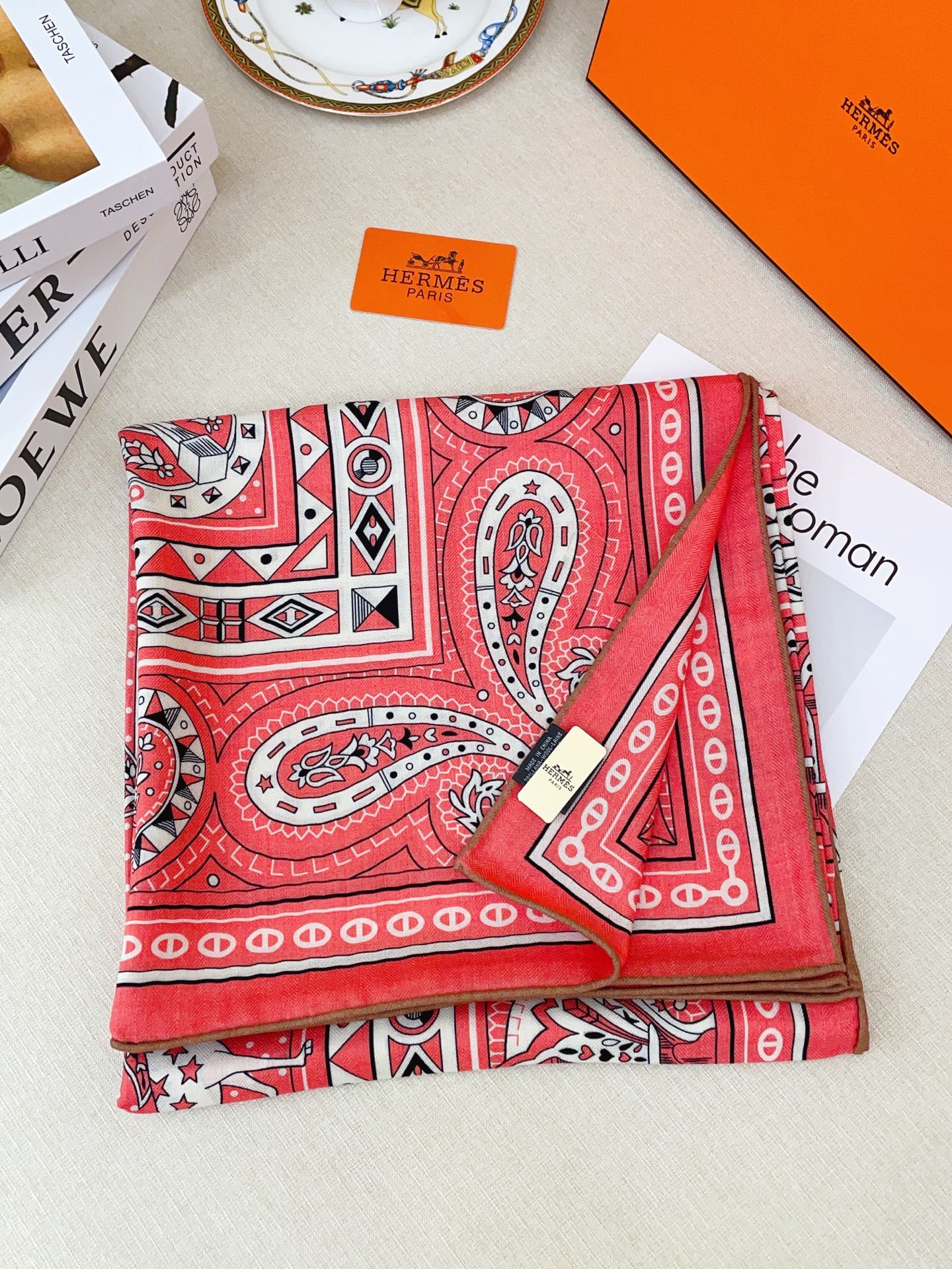 ✨✨【双面同色 丝毛款】H家羊绒新款 买了都说好看‼️推荐💕【爱心骏马 140】羊绒方巾‼️H家ZG爆款