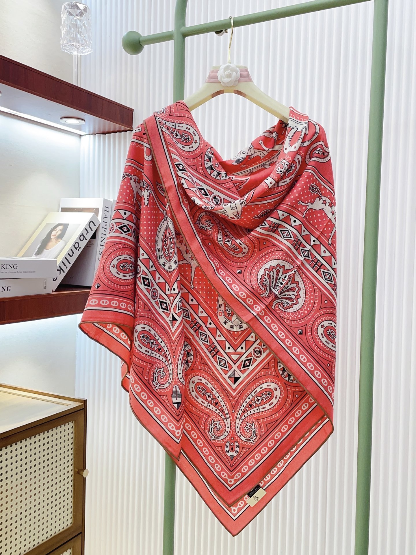 ✨✨【双面同色 丝毛款】H家羊绒新款 买了都说好看‼️推荐💕【爱心骏马 140】羊绒方巾‼️H家ZG爆款