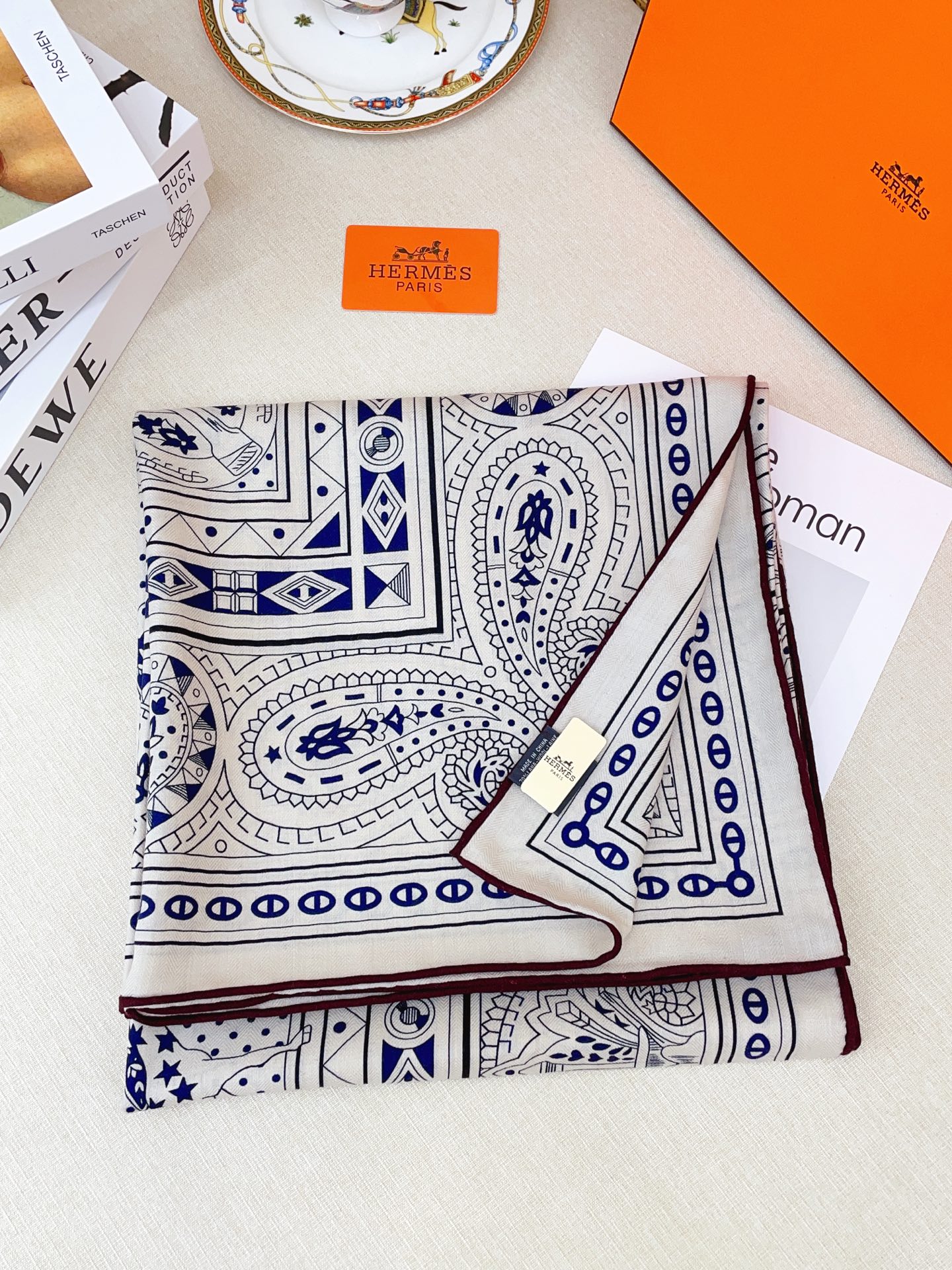 ✨✨【双面同色 丝毛款】H家羊绒新款 买了都说好看‼️推荐💕【爱心骏马 140】羊绒方巾‼️H家ZG爆款