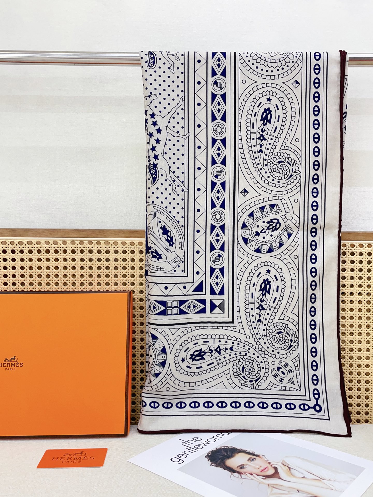 ✨✨【双面同色 丝毛款】H家羊绒新款 买了都说好看‼️推荐💕【爱心骏马 140】羊绒方巾‼️H家ZG爆款