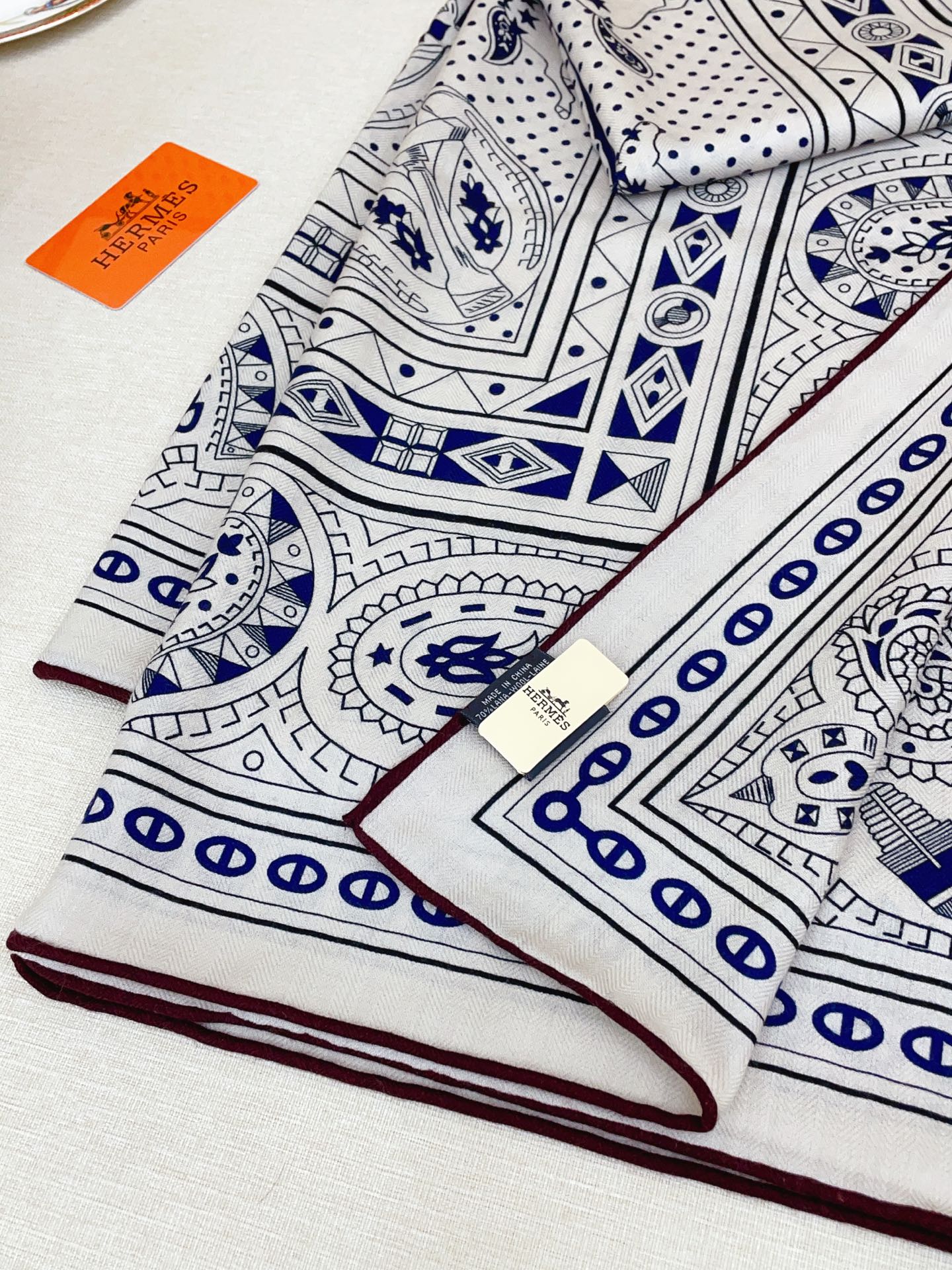 ✨✨【双面同色 丝毛款】H家羊绒新款 买了都说好看‼️推荐💕【爱心骏马 140】羊绒方巾‼️H家ZG爆款