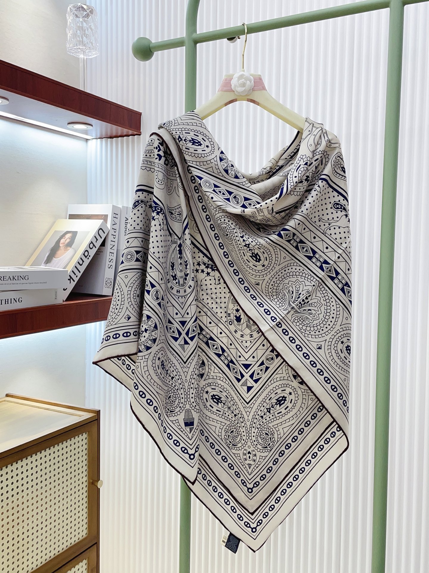 ✨✨【双面同色 丝毛款】H家羊绒新款 买了都说好看‼️推荐💕【爱心骏马 140】羊绒方巾‼️H家ZG爆款