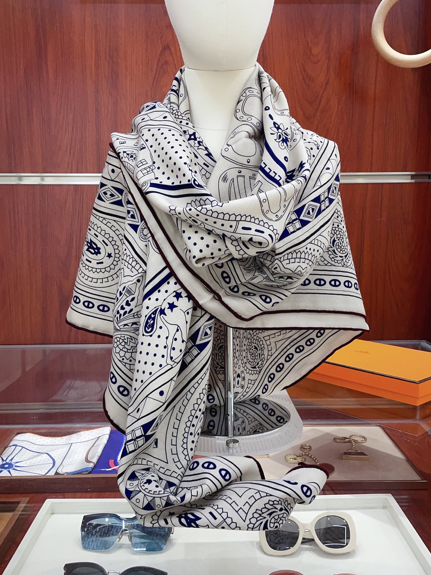 ✨✨【双面同色 丝毛款】H家羊绒新款 买了都说好看‼️推荐💕【爱心骏马 140】羊绒方巾‼️H家ZG爆款