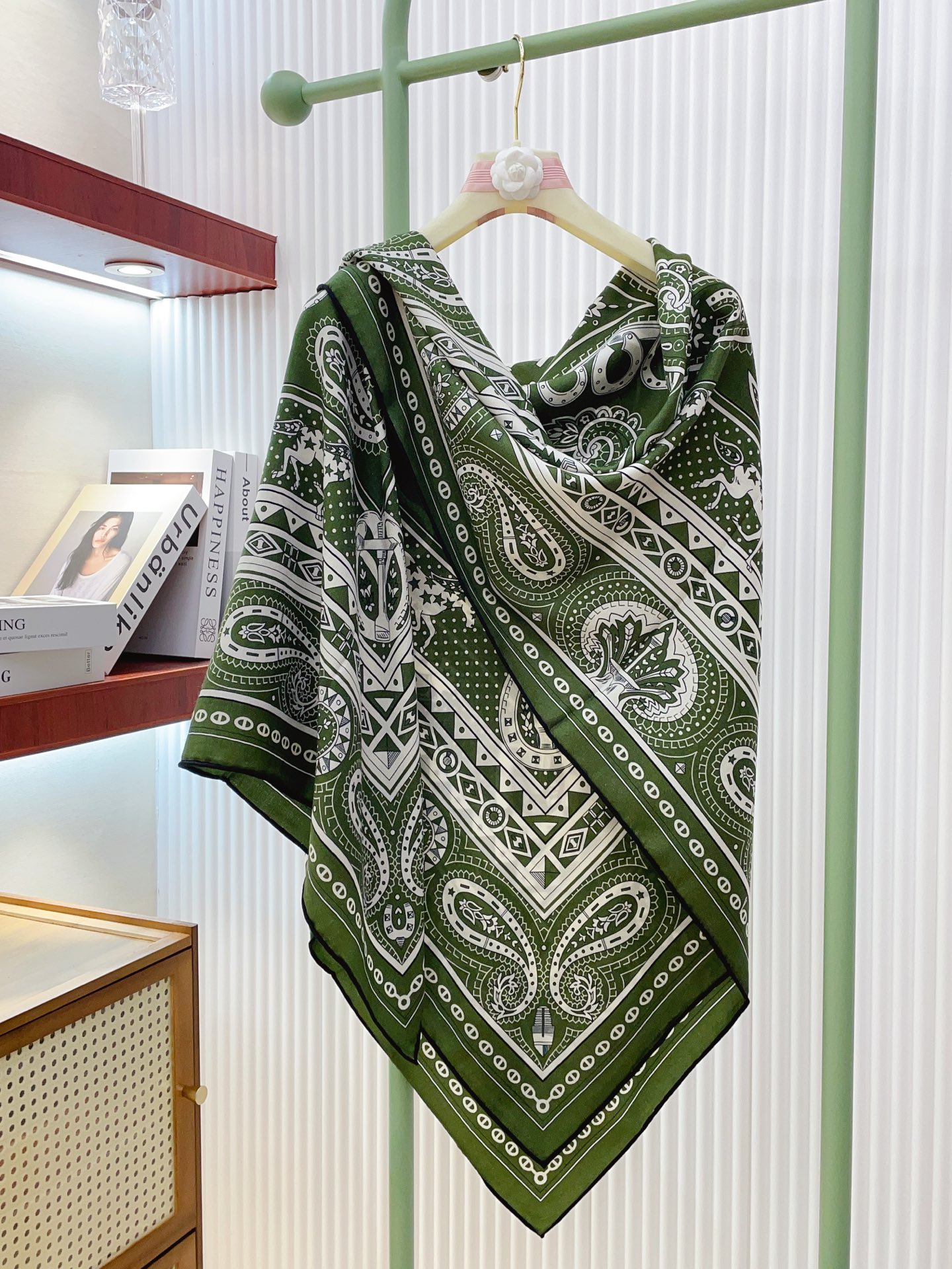 ✨✨【双面同色 丝毛款】H家羊绒新款 买了都说好看‼️推荐💕【爱心骏马 140】羊绒方巾‼️H家ZG爆款