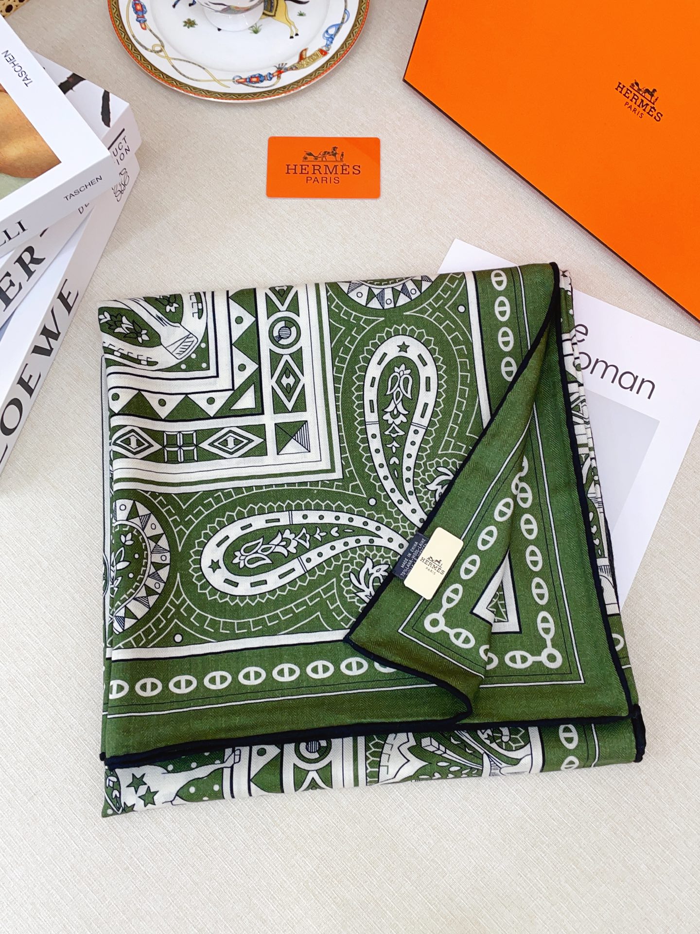 ✨✨【双面同色 丝毛款】H家羊绒新款 买了都说好看‼️推荐💕【爱心骏马 140】羊绒方巾‼️H家ZG爆款