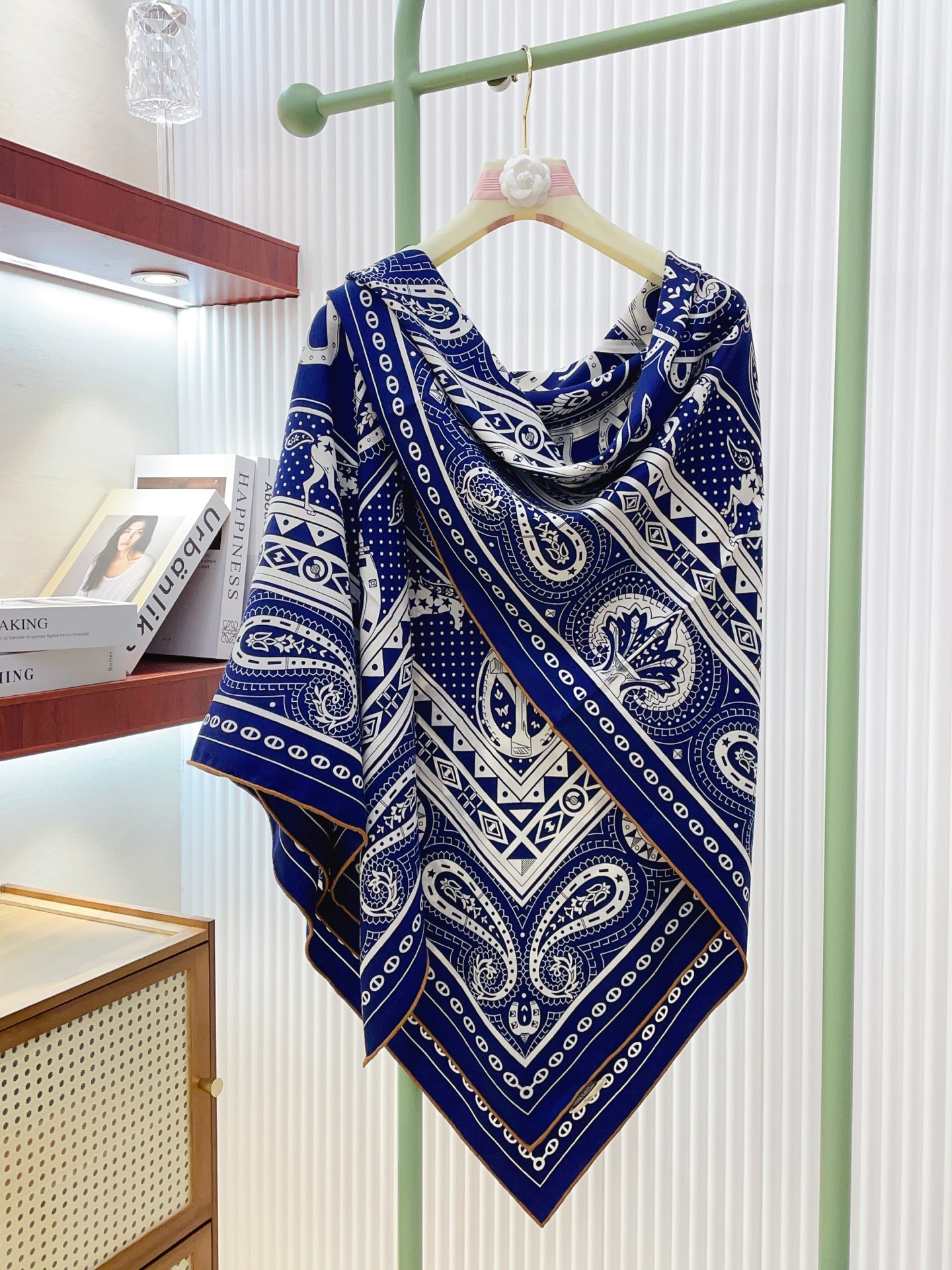 ✨✨【双面同色 丝毛款】H家羊绒新款 买了都说好看‼️推荐💕【爱心骏马 140】羊绒方巾‼️H家ZG爆款