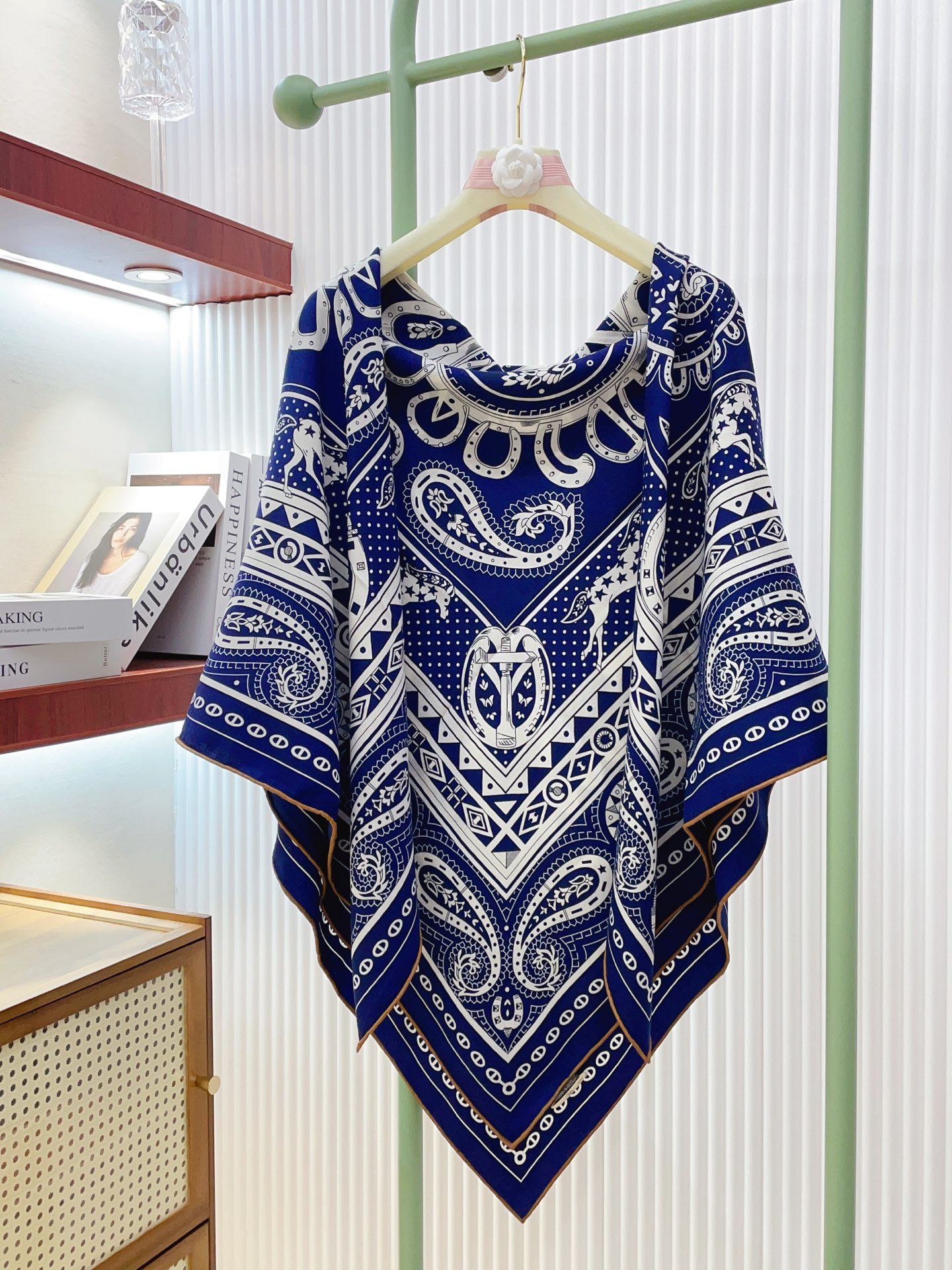 ✨✨【双面同色 丝毛款】H家羊绒新款 买了都说好看‼️推荐💕【爱心骏马 140】羊绒方巾‼️H家ZG爆款