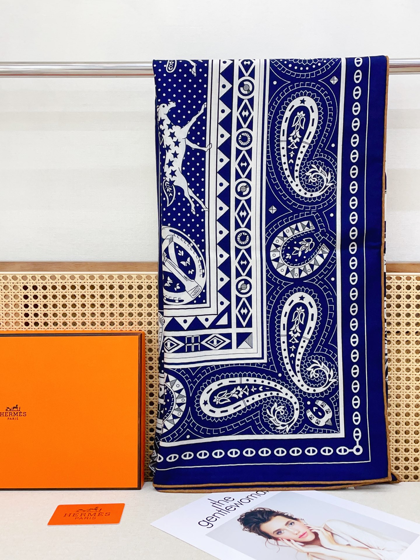 ✨✨【双面同色 丝毛款】H家羊绒新款 买了都说好看‼️推荐💕【爱心骏马 140】羊绒方巾‼️H家ZG爆款