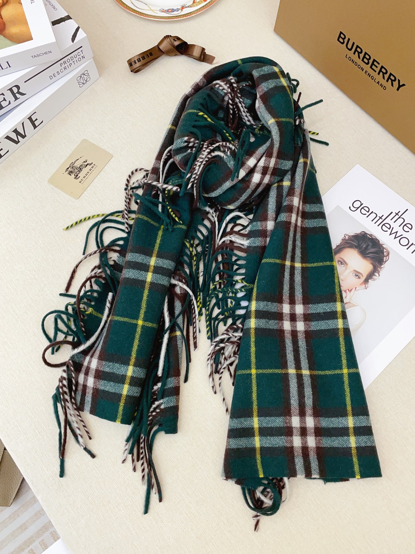 ✨✨【B家蜈蚣巾】金靖同款新品到货！采用内蒙古顶级羊绒毛，最新款男女通用情侣款👫重磅推荐💥 经典的格子，