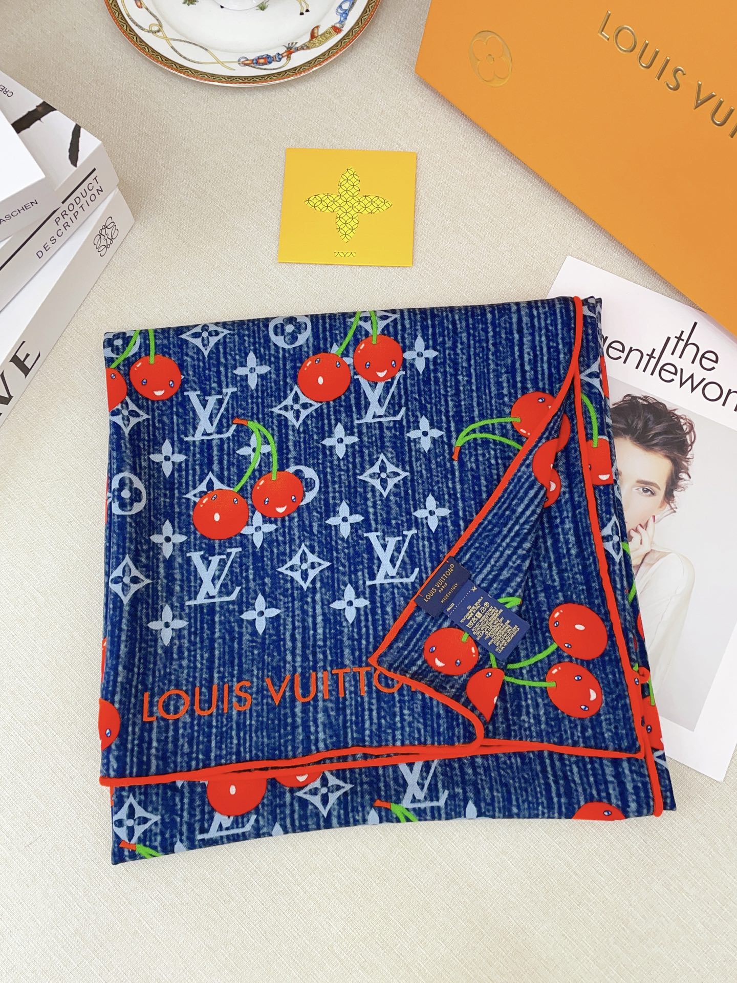 ✨✨蓝色【双面同色 丝毛款】L家羊绒新款 买了都说好看‼️推荐💕双面同色羊绒方巾‼️驴家ZG爆款🎁💟立体