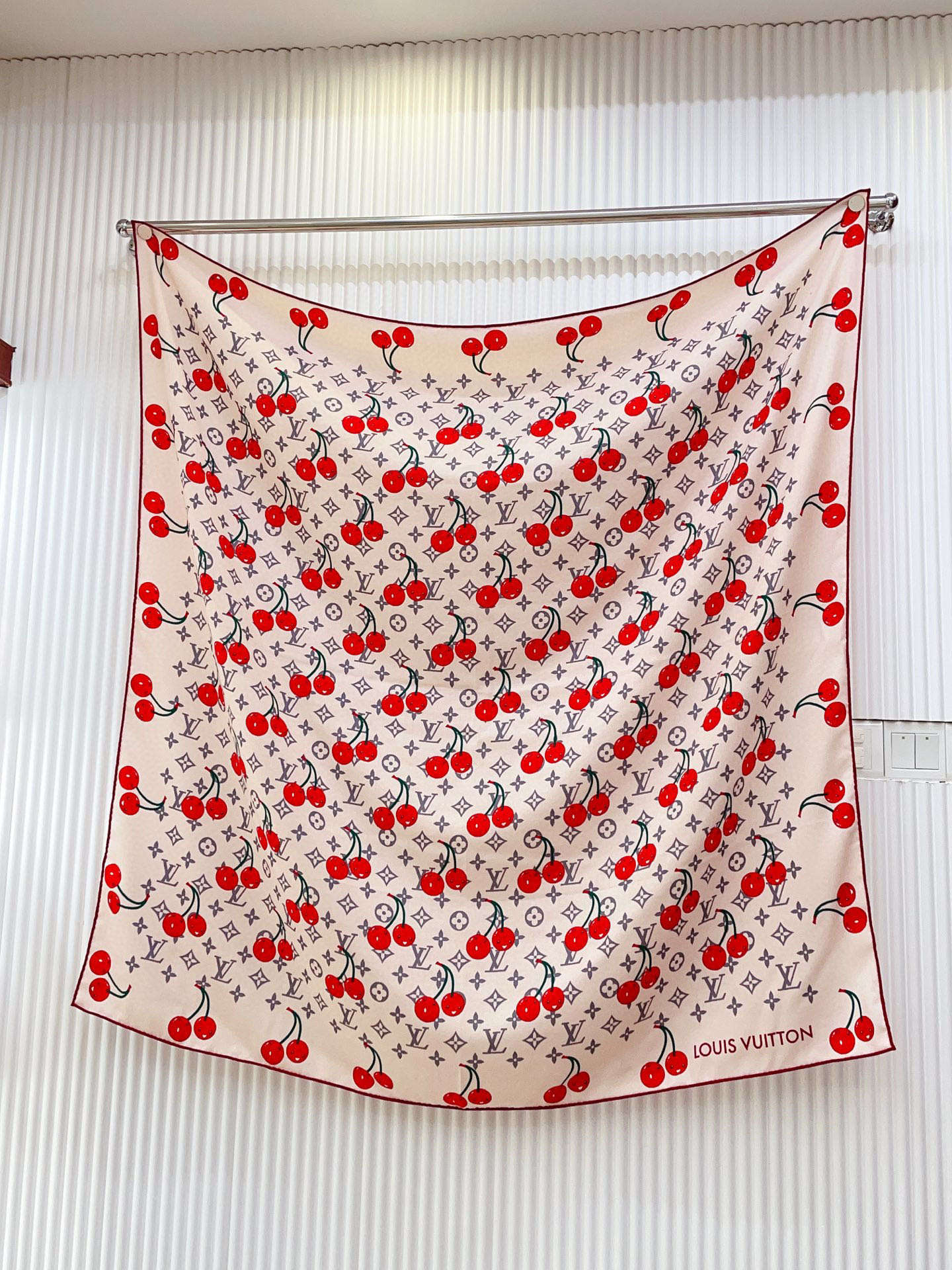 ✨✨粉白【双面同色 丝毛款】L家羊绒新款 买了都说好看‼️推荐💕双面同色羊绒方巾‼️驴家ZG爆款🎁💟立体