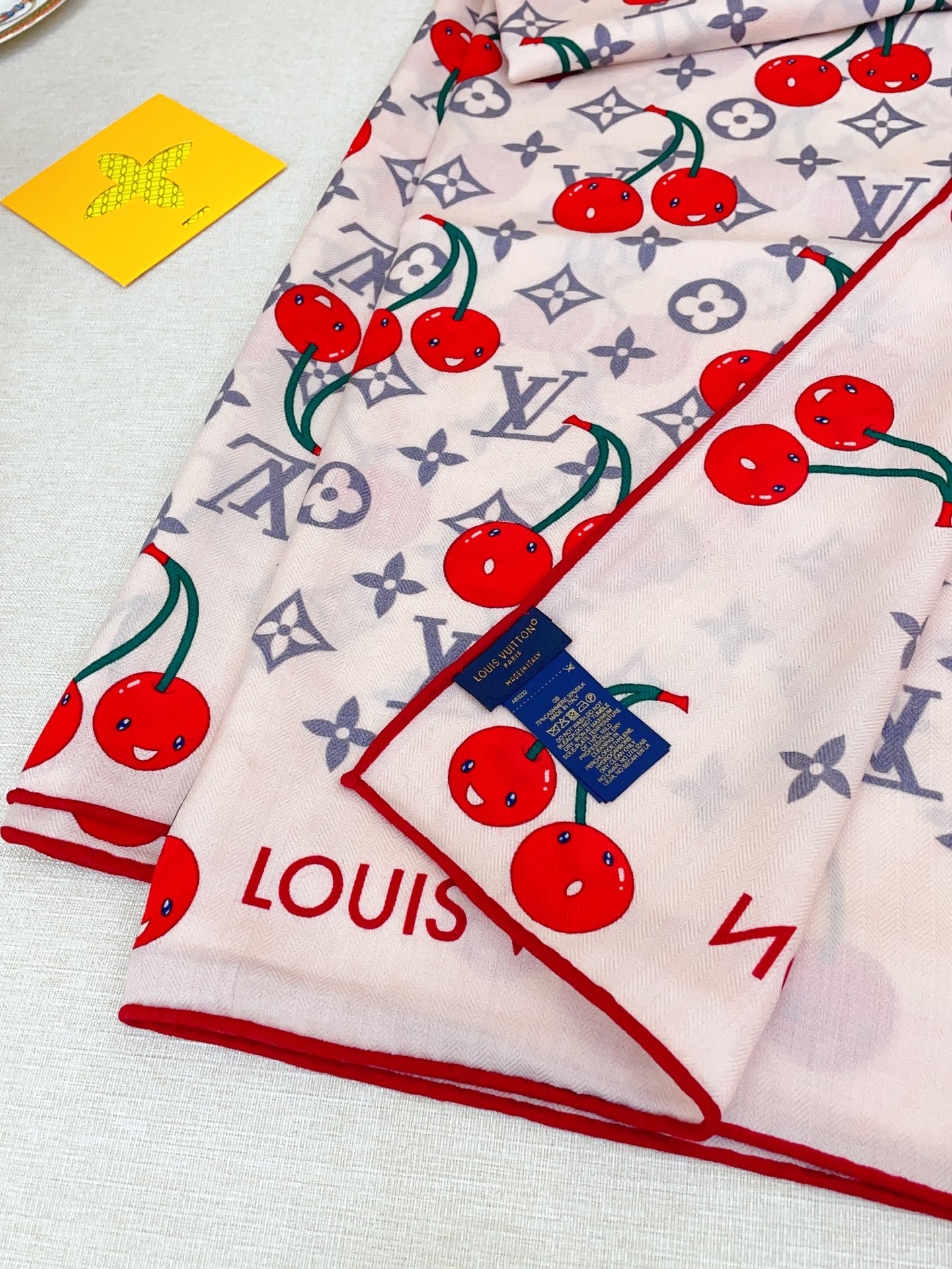 ✨✨粉白【双面同色 丝毛款】L家羊绒新款 买了都说好看‼️推荐💕双面同色羊绒方巾‼️驴家ZG爆款🎁💟立体