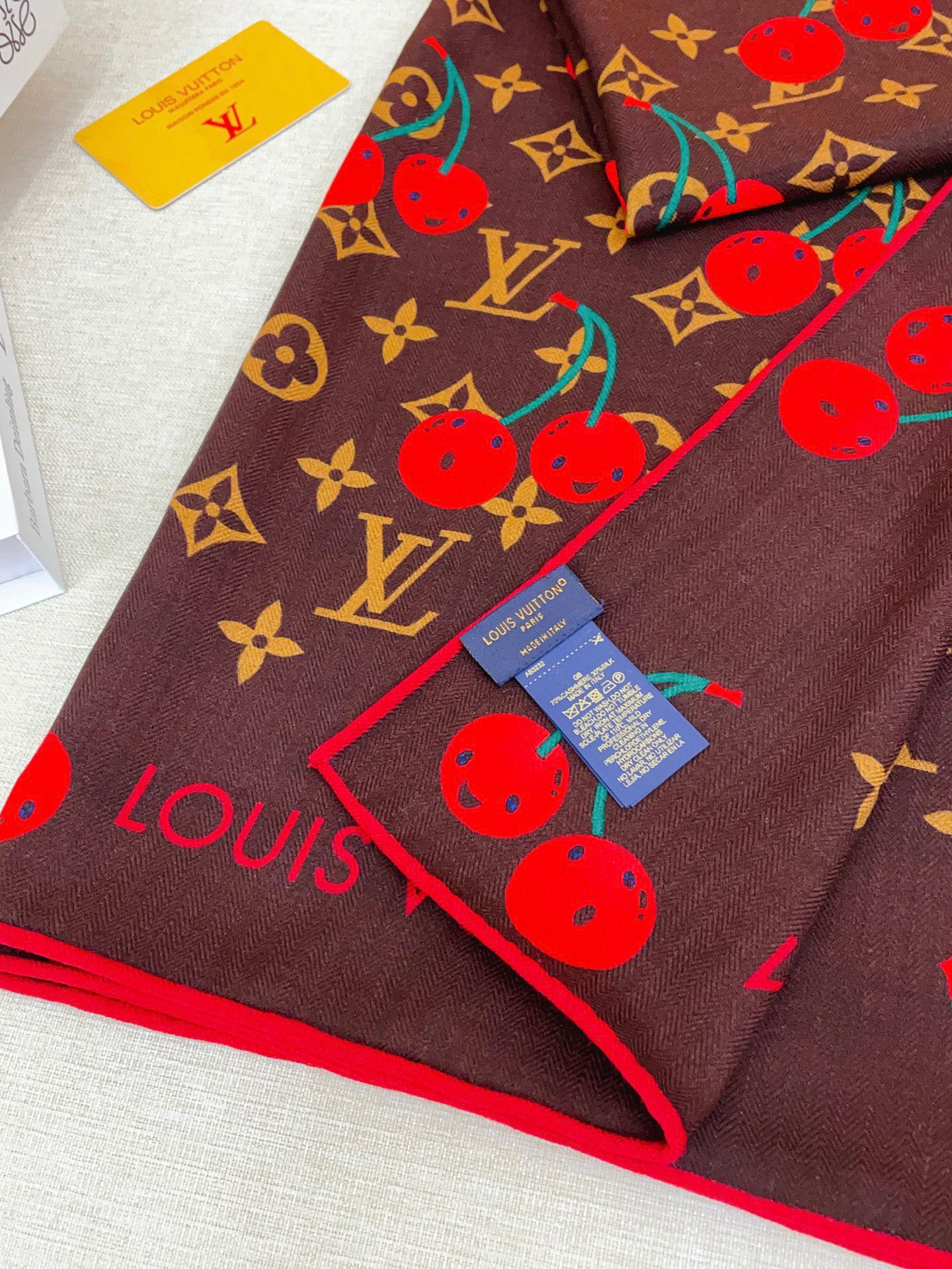 ✨✨咖色【双面同色 丝毛款】L家羊绒新款 买了都说好看‼️推荐💕双面同色羊绒方巾‼️驴家ZG爆款🎁💟立体