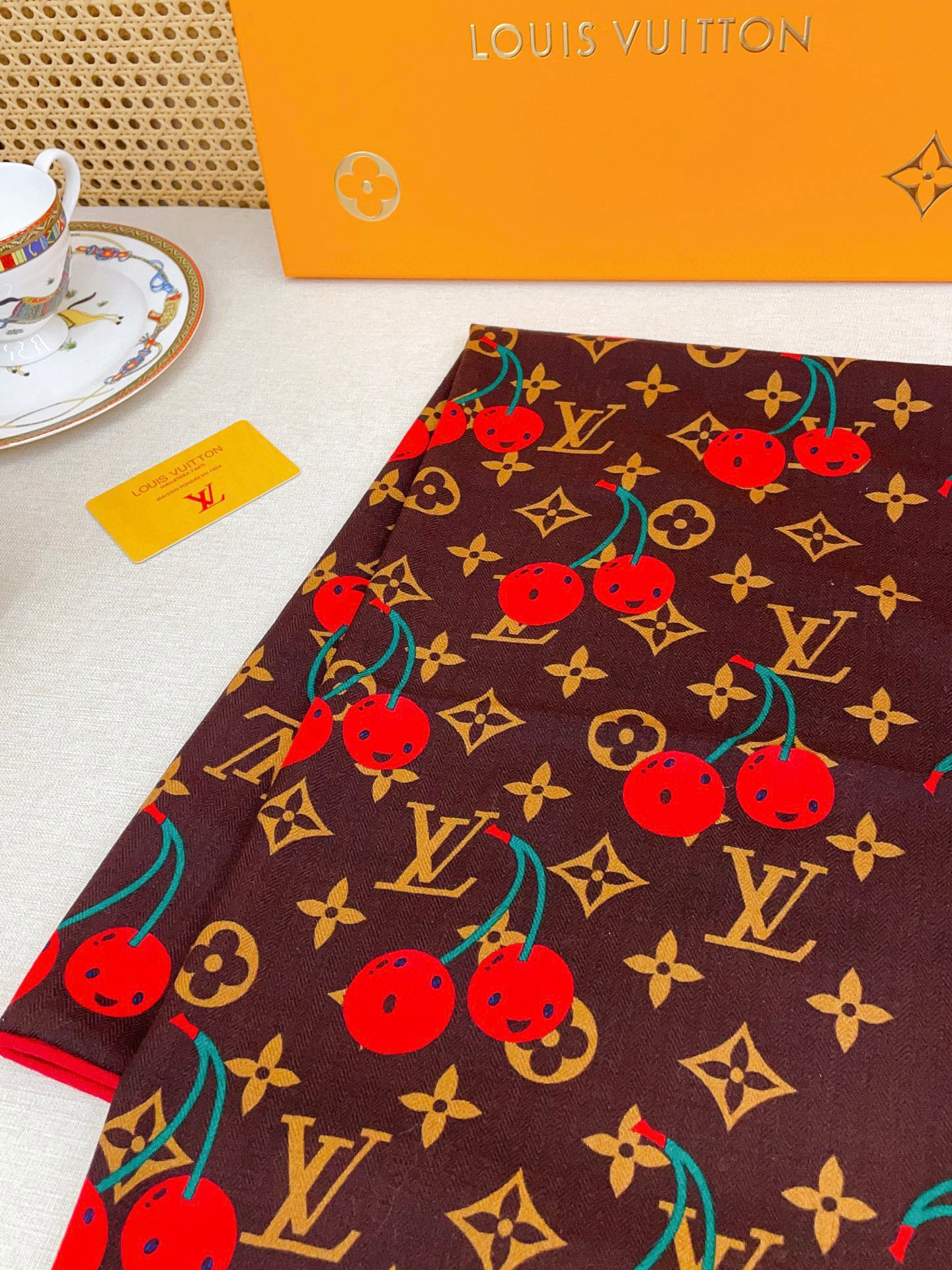 ✨✨咖色【双面同色 丝毛款】L家羊绒新款 买了都说好看‼️推荐💕双面同色羊绒方巾‼️驴家ZG爆款🎁💟立体