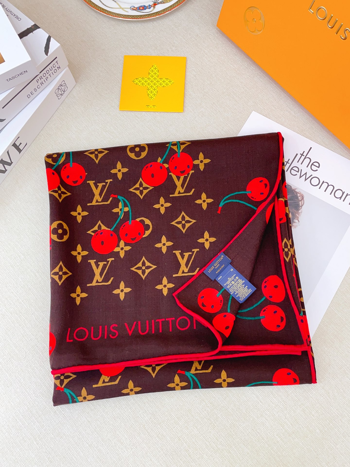 ✨✨咖色【双面同色 丝毛款】L家羊绒新款 买了都说好看‼️推荐💕双面同色羊绒方巾‼️驴家ZG爆款🎁💟立体