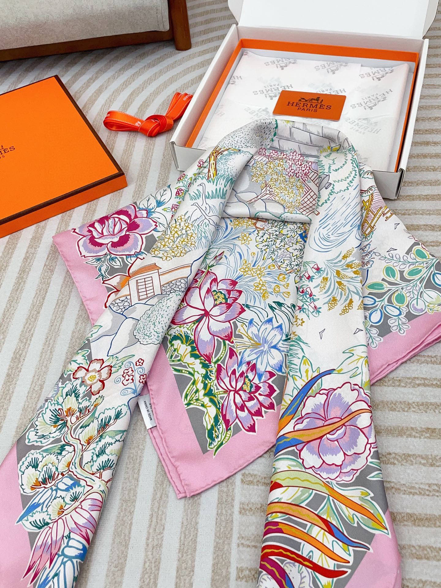 ✨✨【加厚 18姆米 双面异色】H**S真丝新款🆕👏👏买了都说好看‼️推荐💕【凤凰 90】真丝方巾，顶级