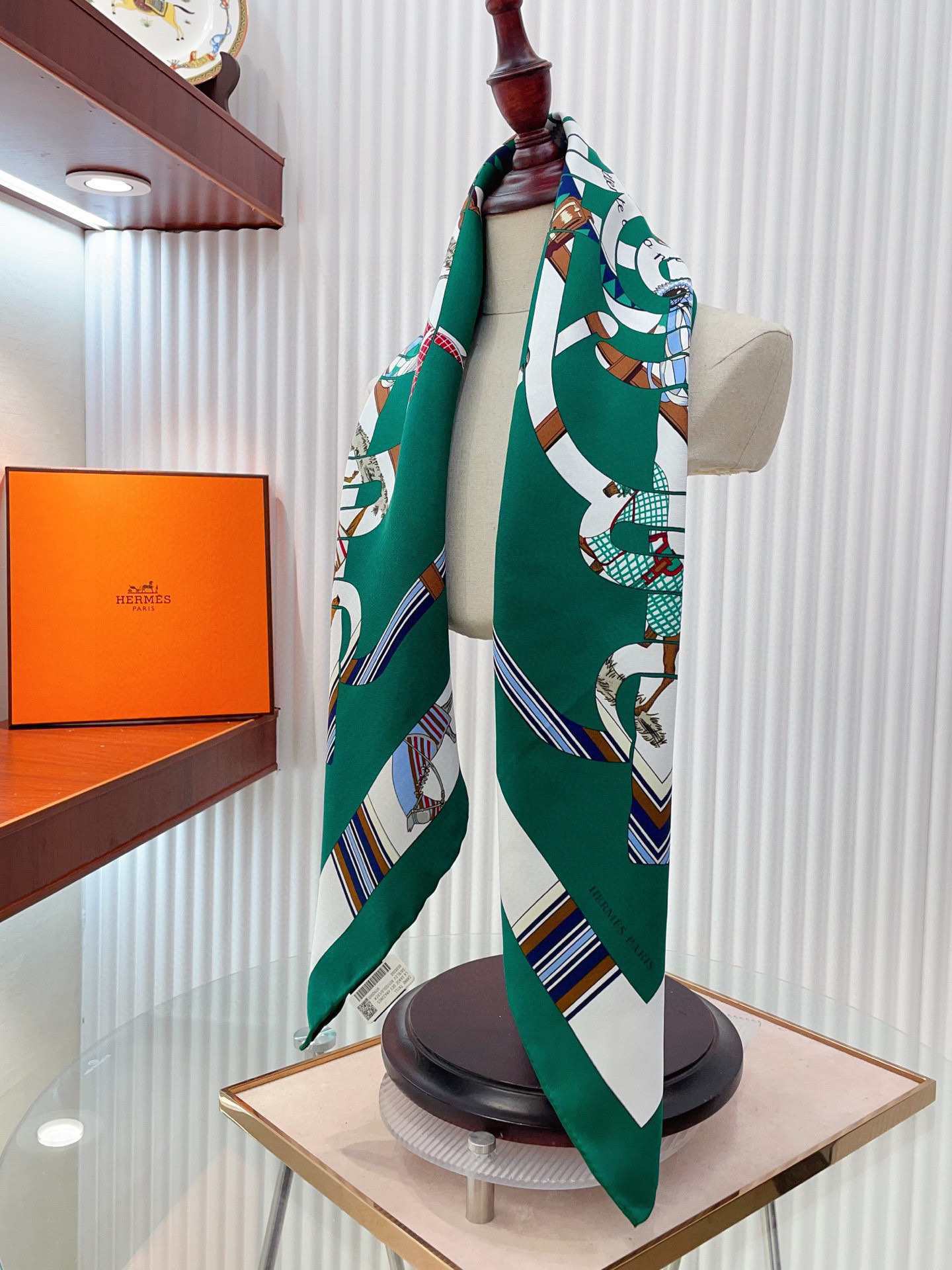 ✨✨【18姆米 双面同色】H**S真丝新款🆕👏👏买了都说好看‼️推荐💕【金质马刺 90】真丝方巾，顶级工