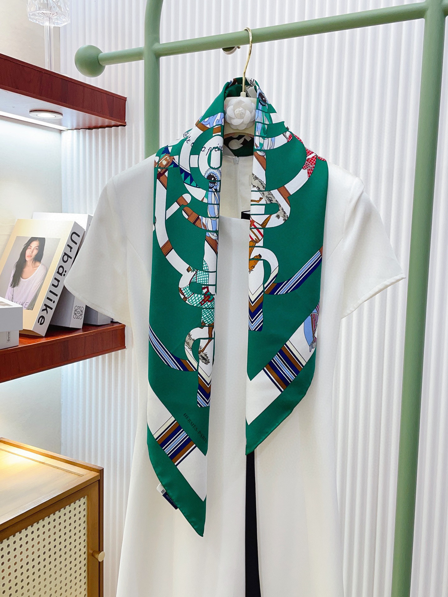 ✨✨【18姆米 双面同色】H**S真丝新款🆕👏👏买了都说好看‼️推荐💕【金质马刺 90】真丝方巾，顶级工