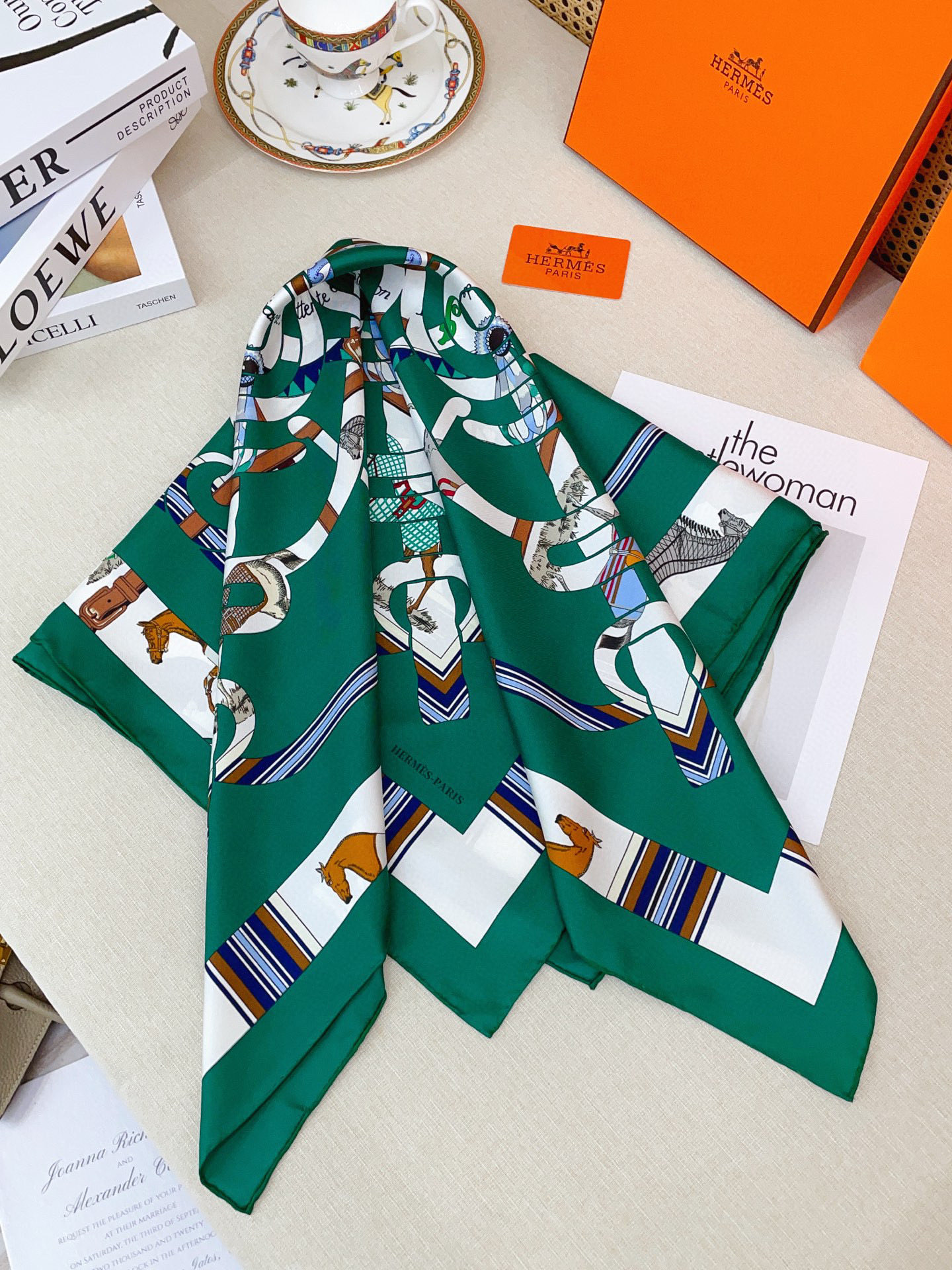 ✨✨【18姆米 双面同色】H**S真丝新款🆕👏👏买了都说好看‼️推荐💕【金质马刺 90】真丝方巾，顶级工