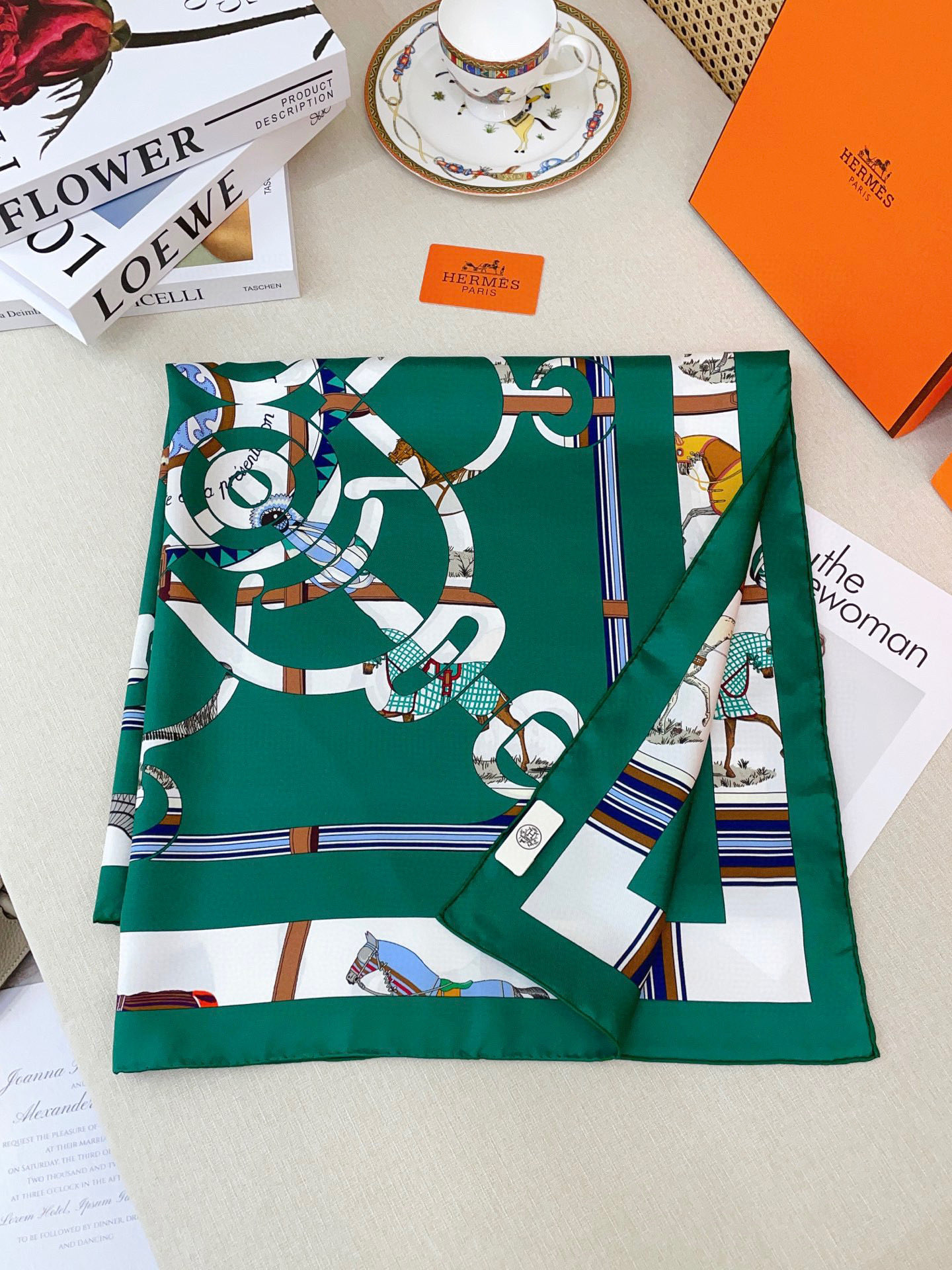 ✨✨【18姆米 双面同色】H**S真丝新款🆕👏👏买了都说好看‼️推荐💕【金质马刺 90】真丝方巾，顶级工