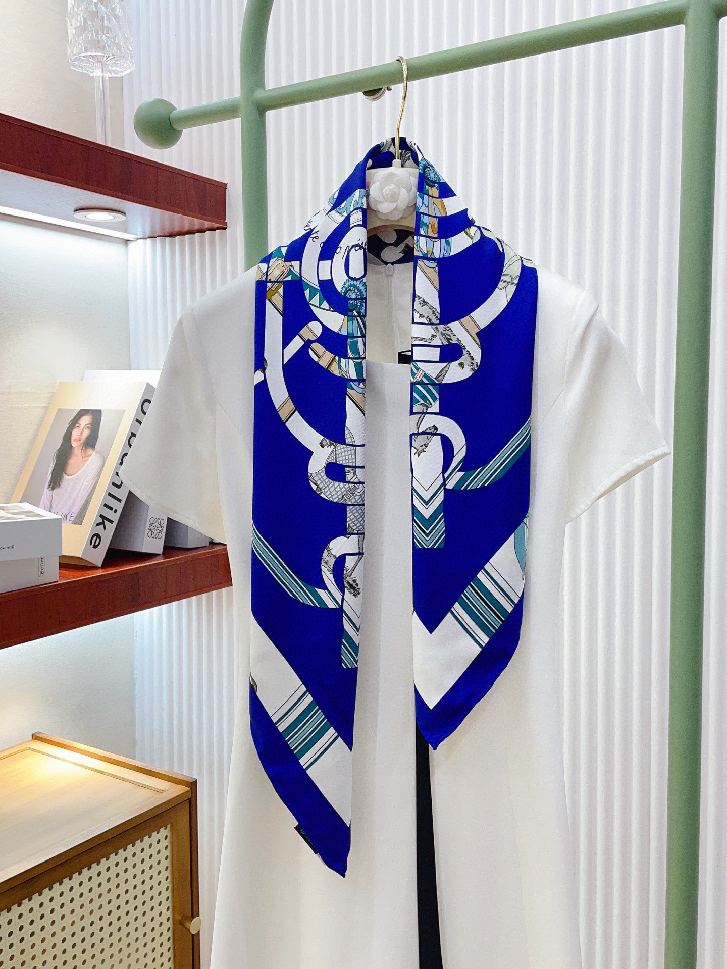 ✨✨【18姆米 双面同色】H**S真丝新款🆕👏👏买了都说好看‼️推荐💕【金质马刺 90】真丝方巾，顶级工