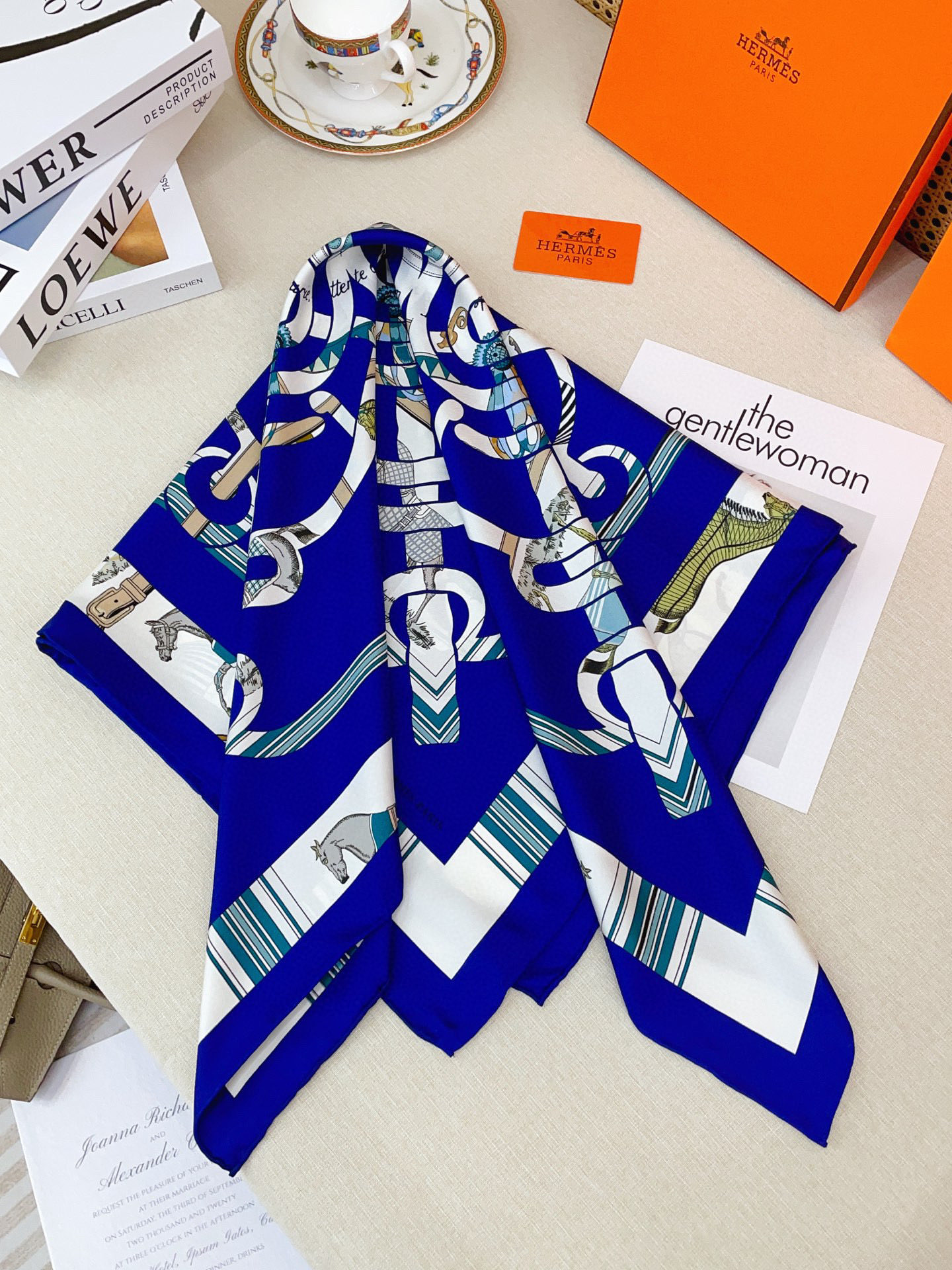 ✨✨【18姆米 双面同色】H**S真丝新款🆕👏👏买了都说好看‼️推荐💕【金质马刺 90】真丝方巾，顶级工