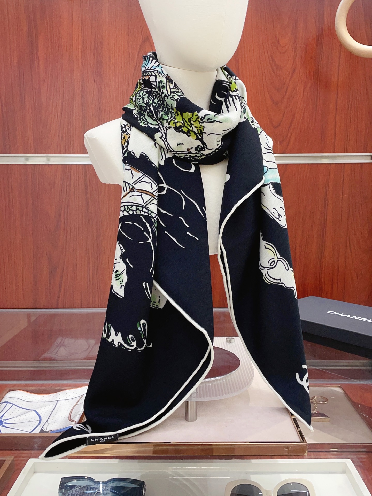 NO:339050,[Double-sided and same color, silk wool style] Xiaoxiang Cashmere square scarf recommendation to grab VIP, be sure to start quickly [High-end, love, pure cashmere, baby feels comfortable to touch, and the beauty of women is very rare. You can use it in all seasons to make people very beautiful. The upper body effect is simply beautiful. The quality is very perfect. The whole scarf gives people a big brand aura and is very exquisite and beautiful. It is definitely worth buying a new model. Once you get the real thing, you will be glad that you are a beautiful product for women. It is worth evaluating the perfect temperament and taste. Ditails' first choice VIPs. The upper size is 140*140cm.70 cashmere silk high-version scarf, high-version scarf, real silk.19860909【双面同色 丝毛款】小香 羊绒方巾抢VIP推荐 下手一定要快【高端 大爱 纯羊绒 婴儿触感舒服到飞女人尤物 货极少 四季都可以用真心美的让人非常非常心动 上身效果简直美翻了 品质非常完美 整个围巾给人大牌气场的同时又非常精致秀丽绝对值得入手的新款 实物一拿到就会庆幸自己是女人的绝美好货 值得品鉴完美气质品味Ditails首选VIP们 上尺寸140*140cm.70羊绒真丝高版本围巾,高版本围巾,real silk,scarf