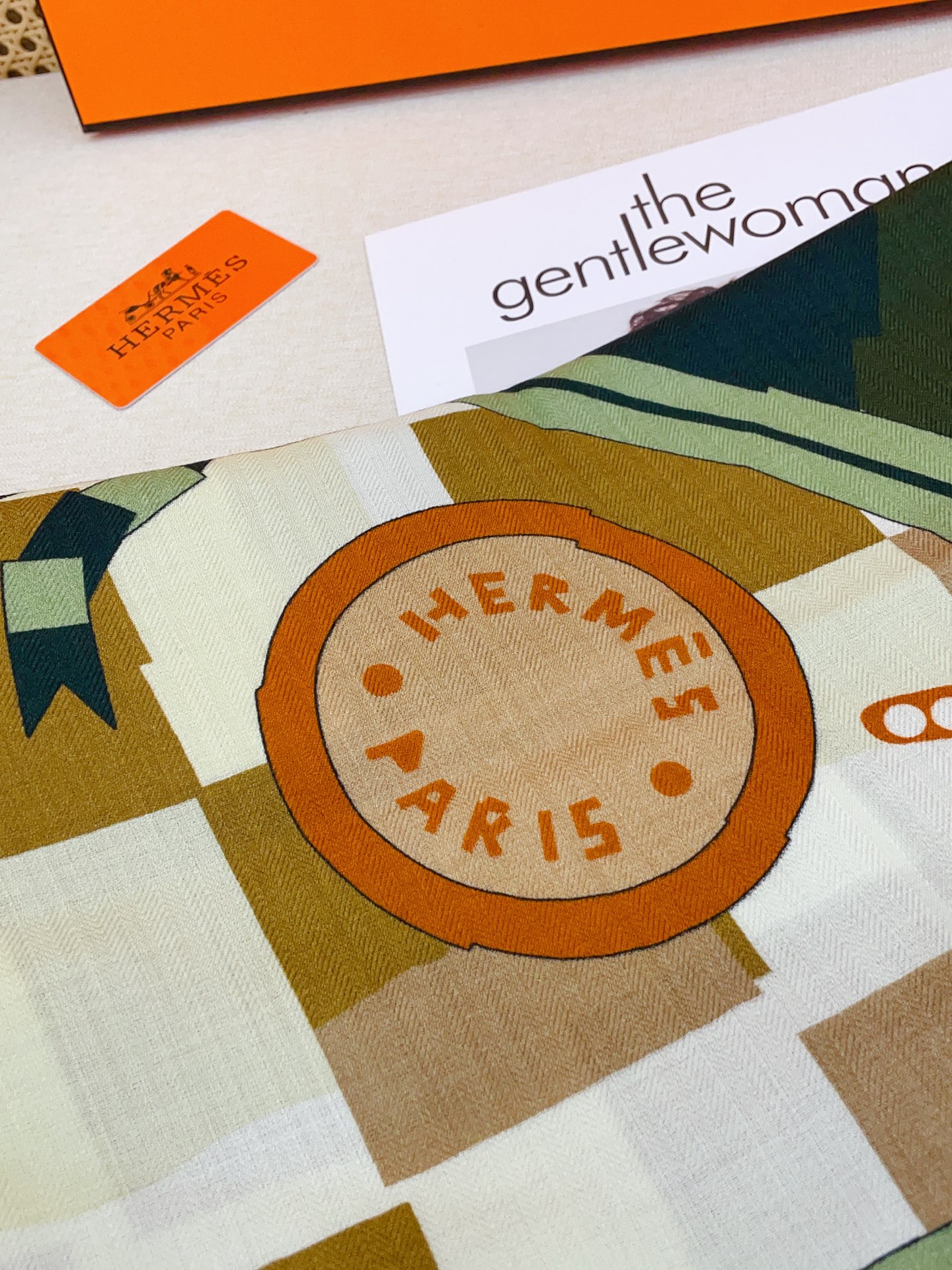 ✨✨【双面同色 丝毛款】H家羊绒新款 买了都说好看‼️推荐💕【格纹马面罩 140】羊绒方巾‼️H家ZG爆