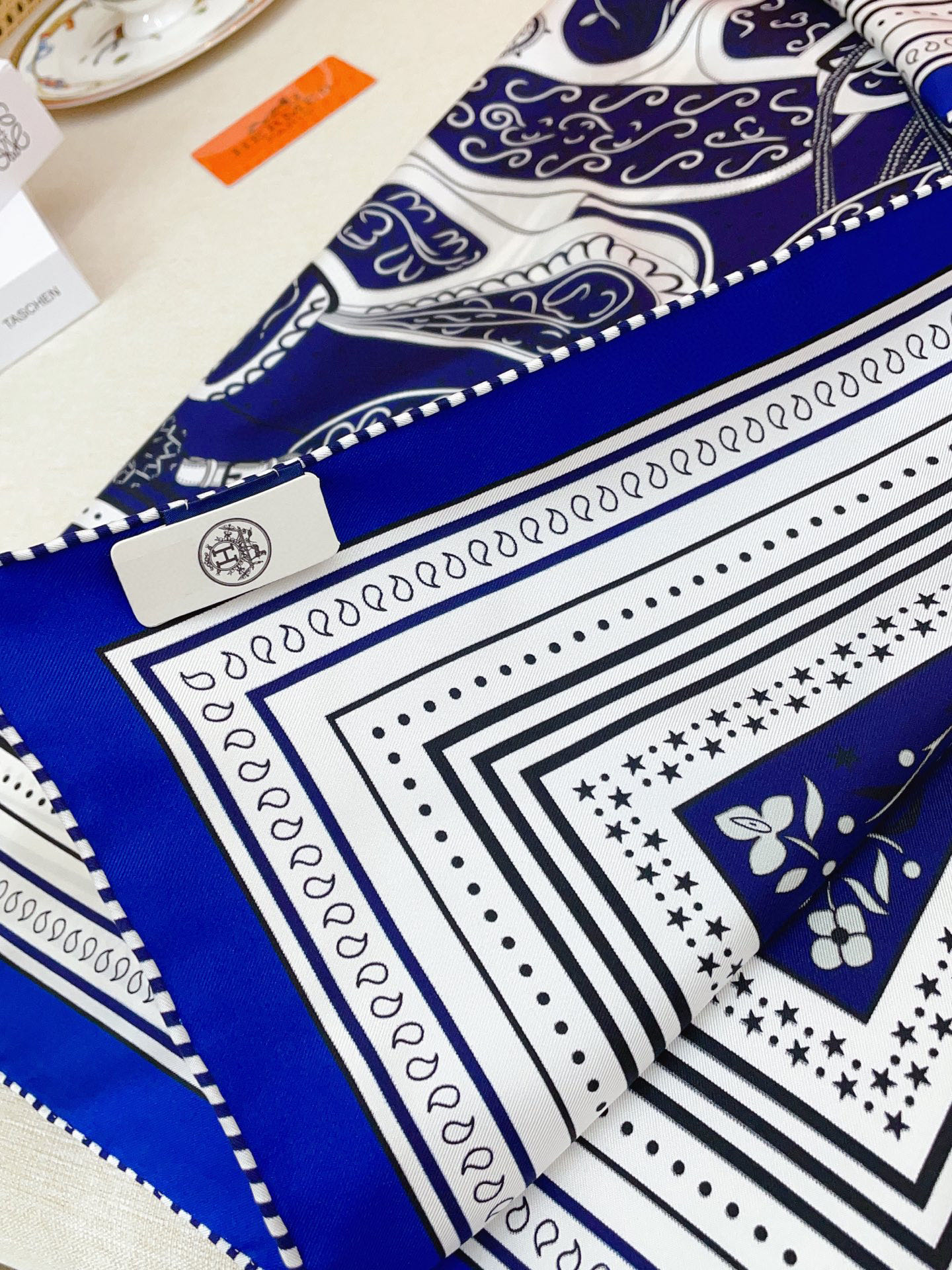 ✨✨【18姆米 双面同色】H**S真丝新款🆕👏👏买了都说好看‼️推荐💕【亚马逊的节日 90】真丝方巾，顶