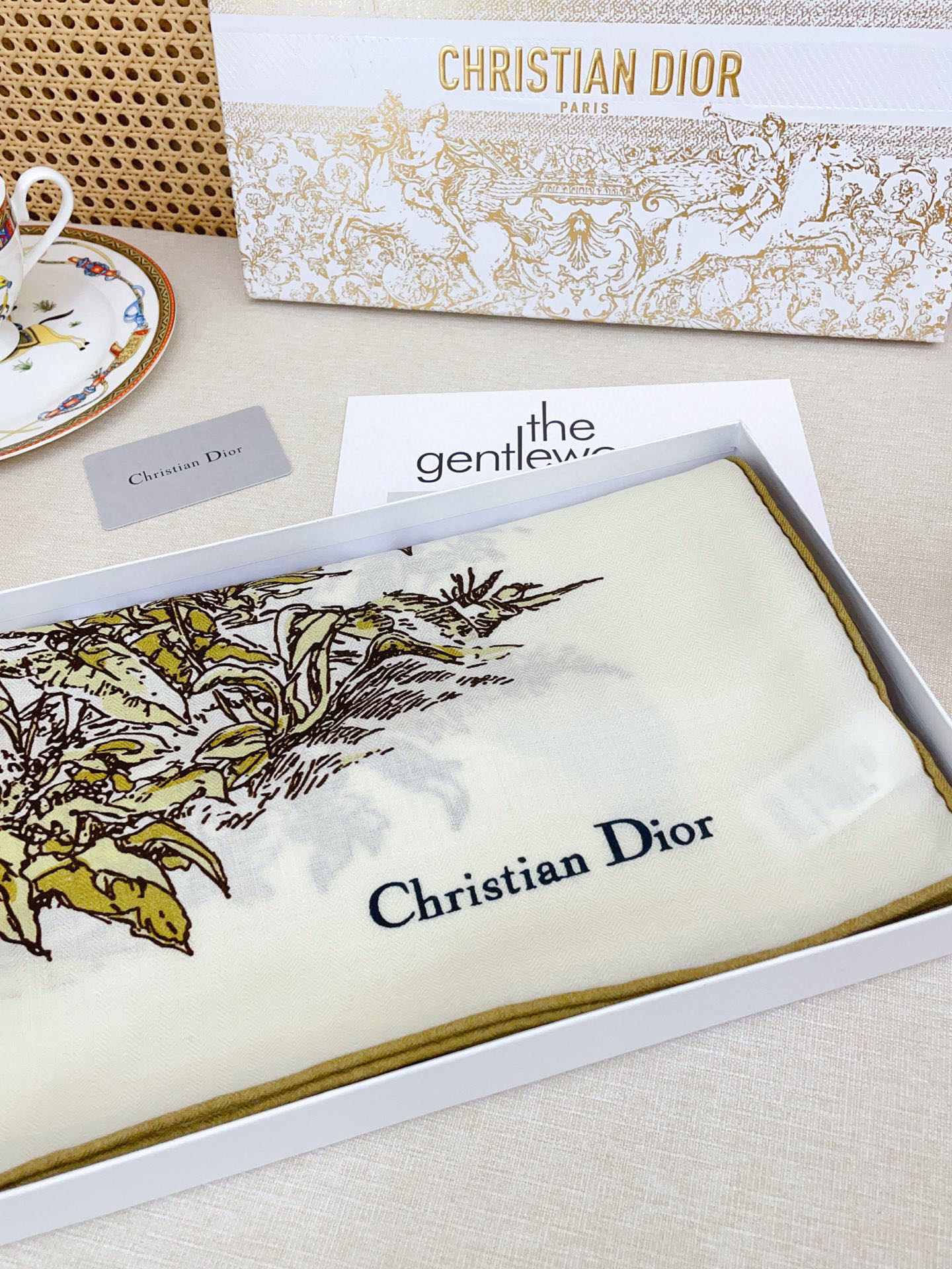 ✨✨【双面同色 丝毛款】CD家羊绒新款 买了都说好看‼️推荐💕双面同色羊绒方巾‼️D家ZG爆款🎁💟立体呈