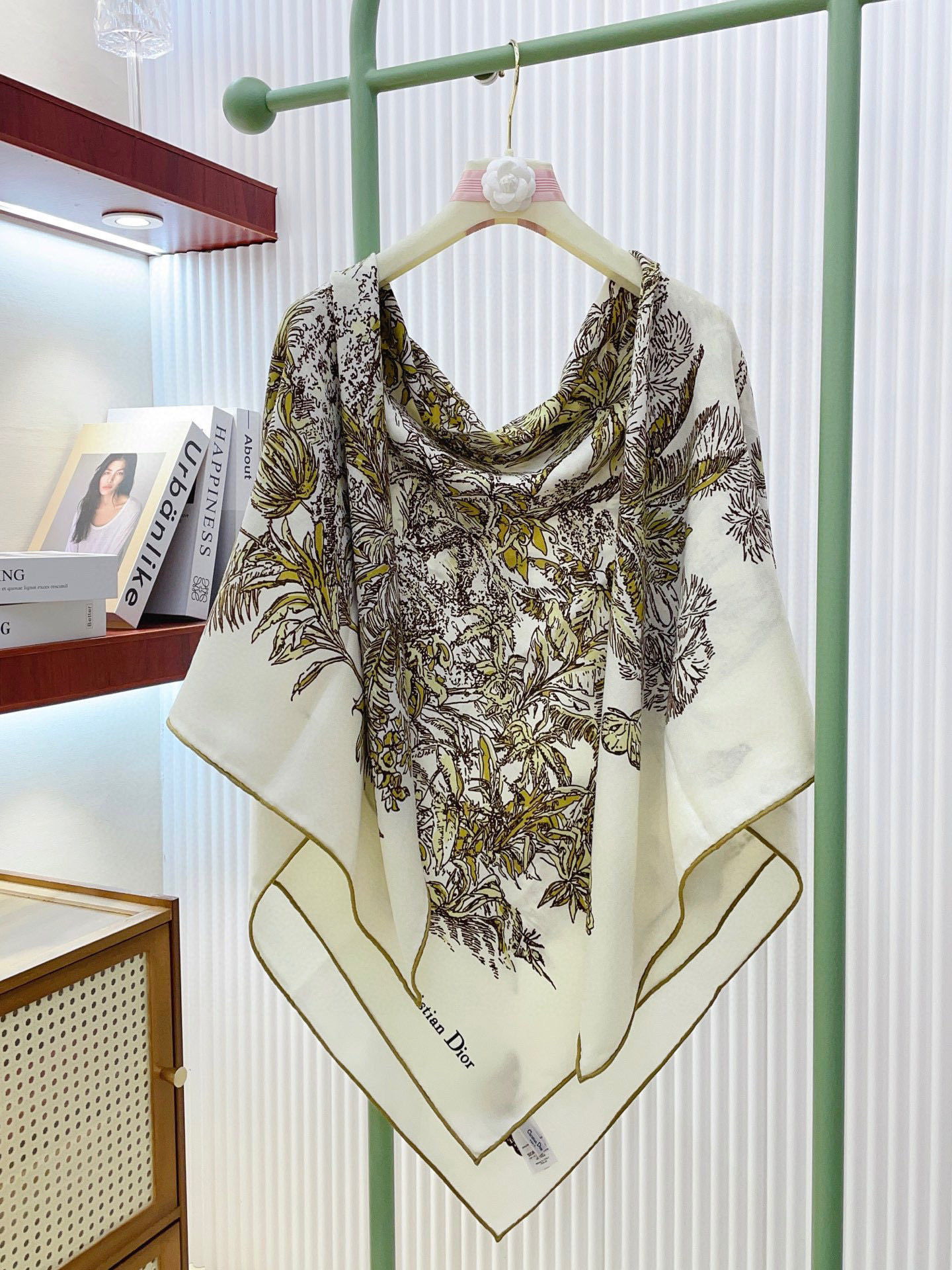 ✨✨【双面同色 丝毛款】CD家羊绒新款 买了都说好看‼️推荐💕双面同色羊绒方巾‼️D家ZG爆款🎁💟立体呈