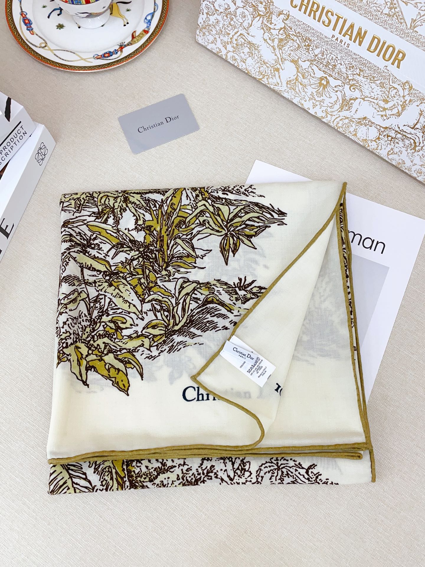 ✨✨【双面同色 丝毛款】CD家羊绒新款 买了都说好看‼️推荐💕双面同色羊绒方巾‼️D家ZG爆款🎁💟立体呈