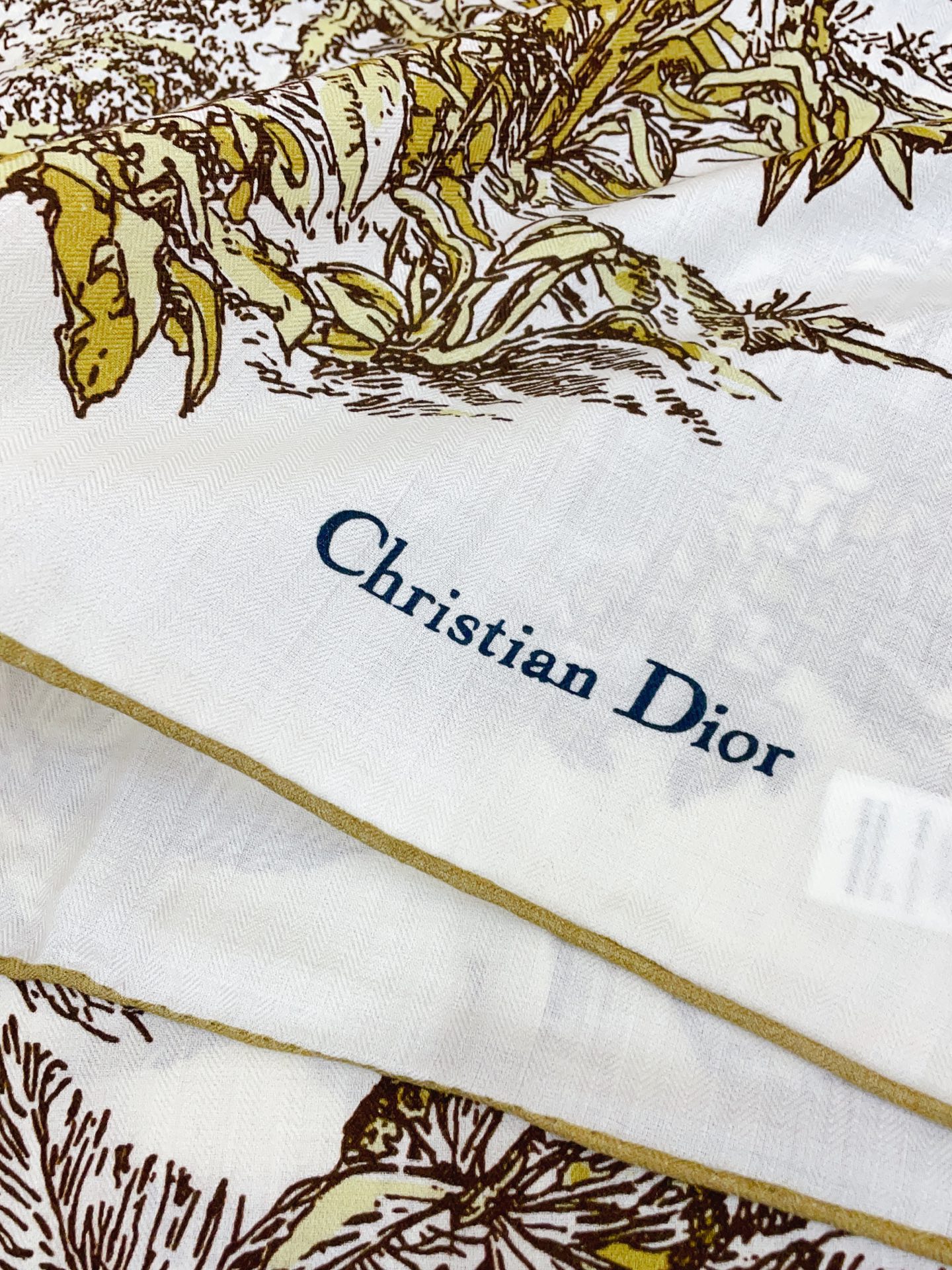 ✨✨【双面同色 丝毛款】CD家羊绒新款 买了都说好看‼️推荐💕双面同色羊绒方巾‼️D家ZG爆款🎁💟立体呈