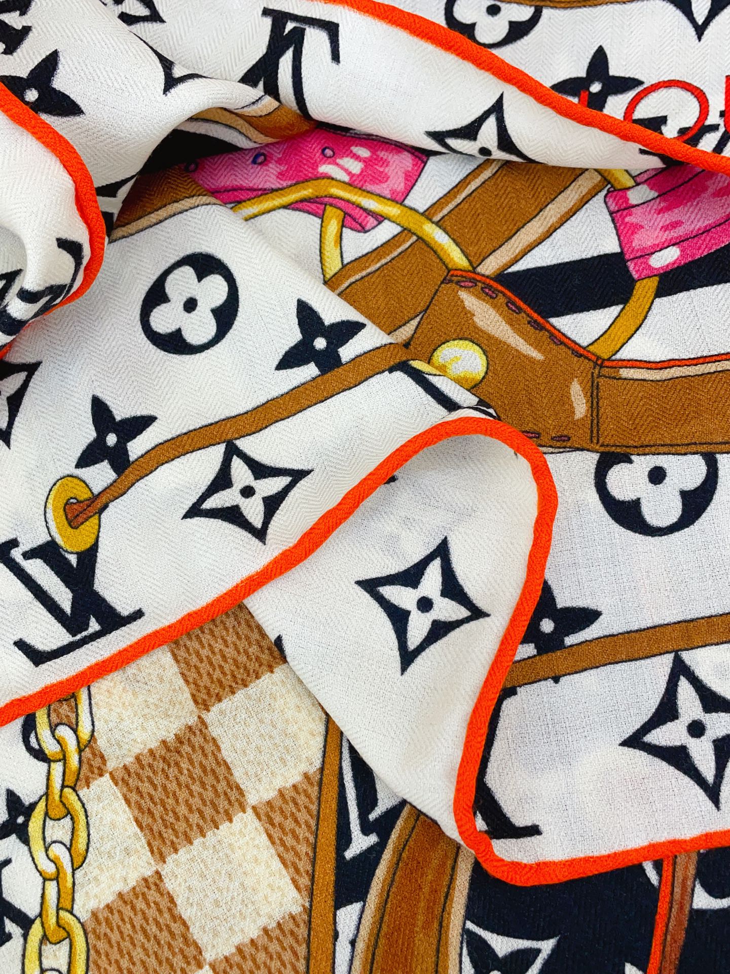 ✨✨【双面同色 丝毛款】L家羊绒新款 买了都说好看‼️推荐💕双面同色羊绒方巾‼️驴家ZG爆款🎁💟立体呈现