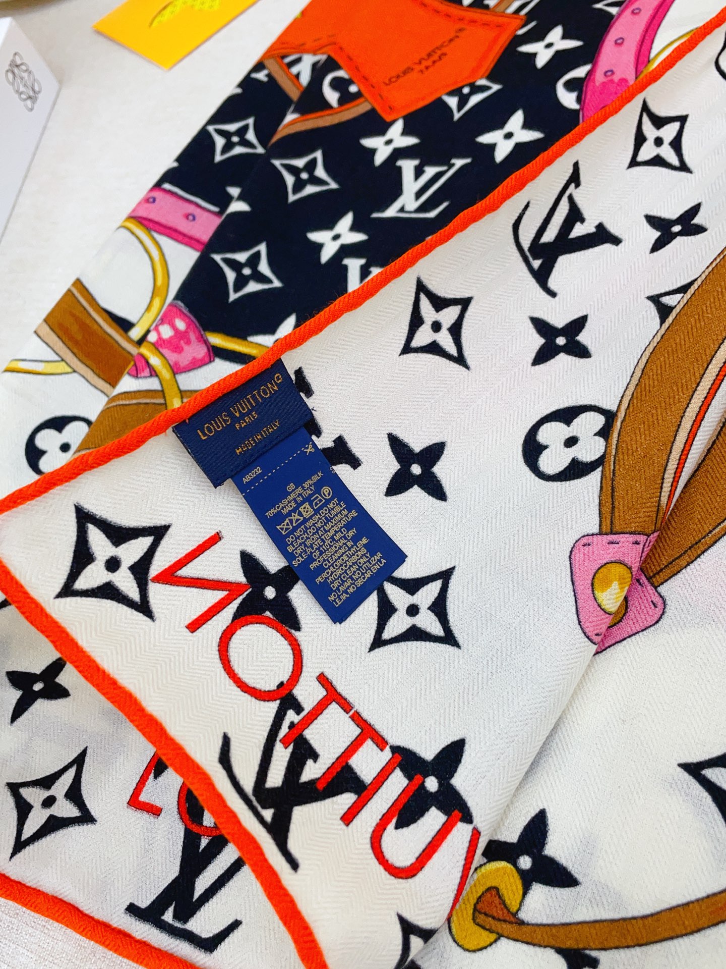 ✨✨【双面同色 丝毛款】L家羊绒新款 买了都说好看‼️推荐💕双面同色羊绒方巾‼️驴家ZG爆款🎁💟立体呈现