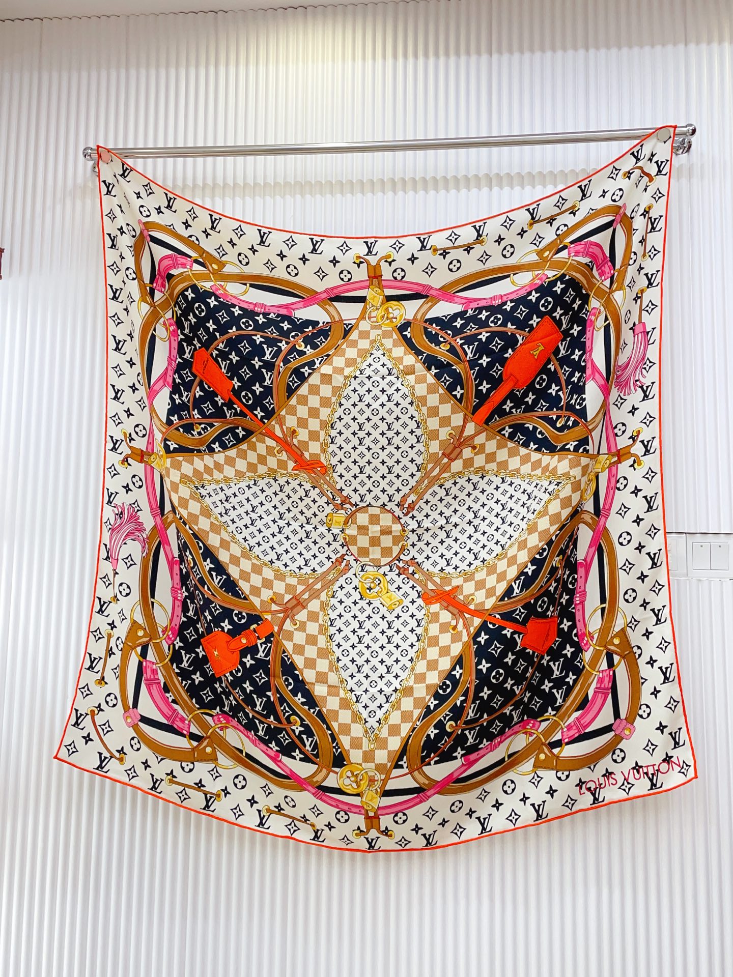 ✨✨【双面同色 丝毛款】L家羊绒新款 买了都说好看‼️推荐💕双面同色羊绒方巾‼️驴家ZG爆款🎁💟立体呈现