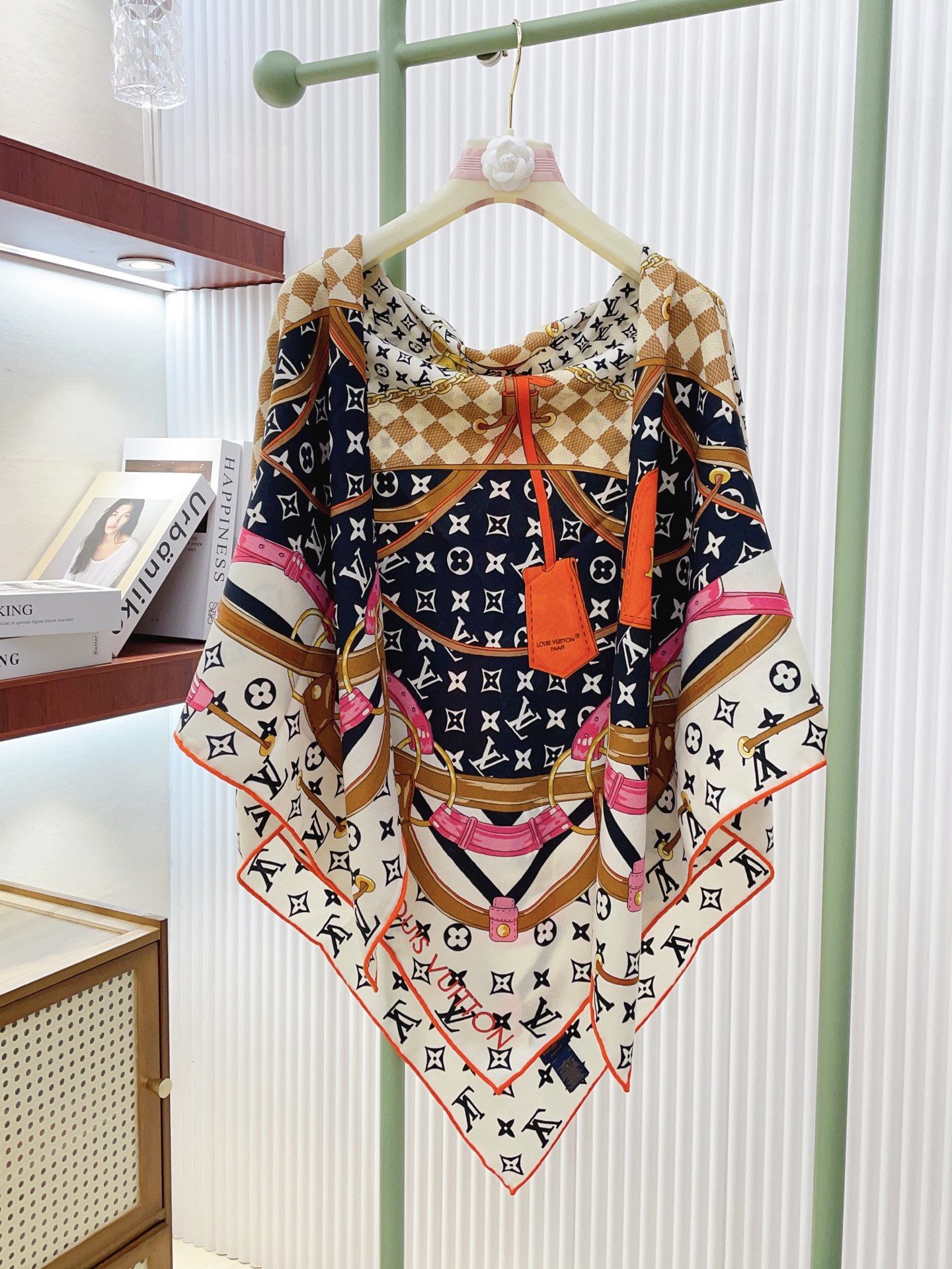 ✨✨【双面同色 丝毛款】L家羊绒新款 买了都说好看‼️推荐💕双面同色羊绒方巾‼️驴家ZG爆款🎁💟立体呈现