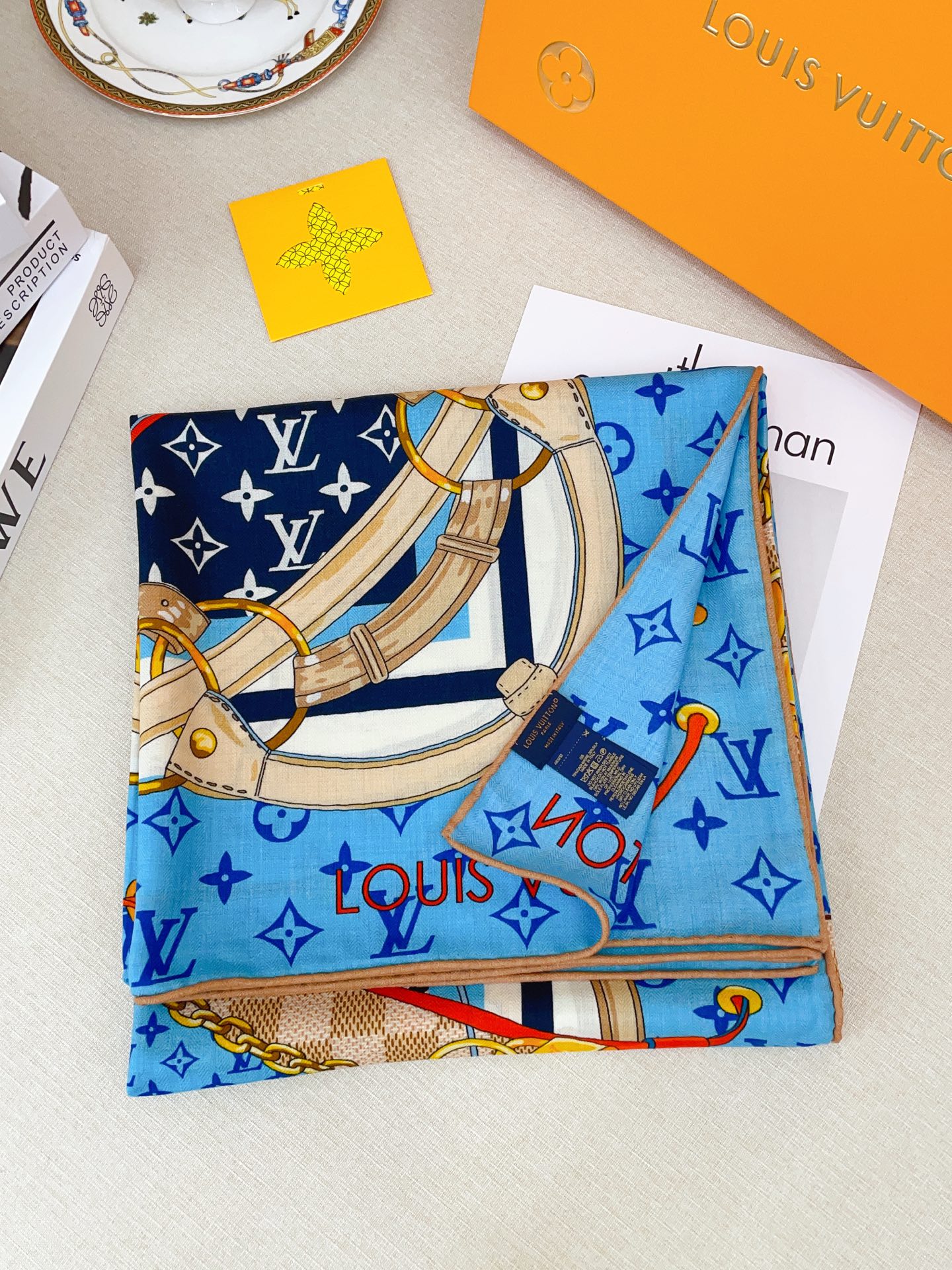 ✨✨【双面同色 丝毛款】L家羊绒新款 买了都说好看‼️推荐💕双面同色羊绒方巾‼️驴家ZG爆款🎁💟立体呈现