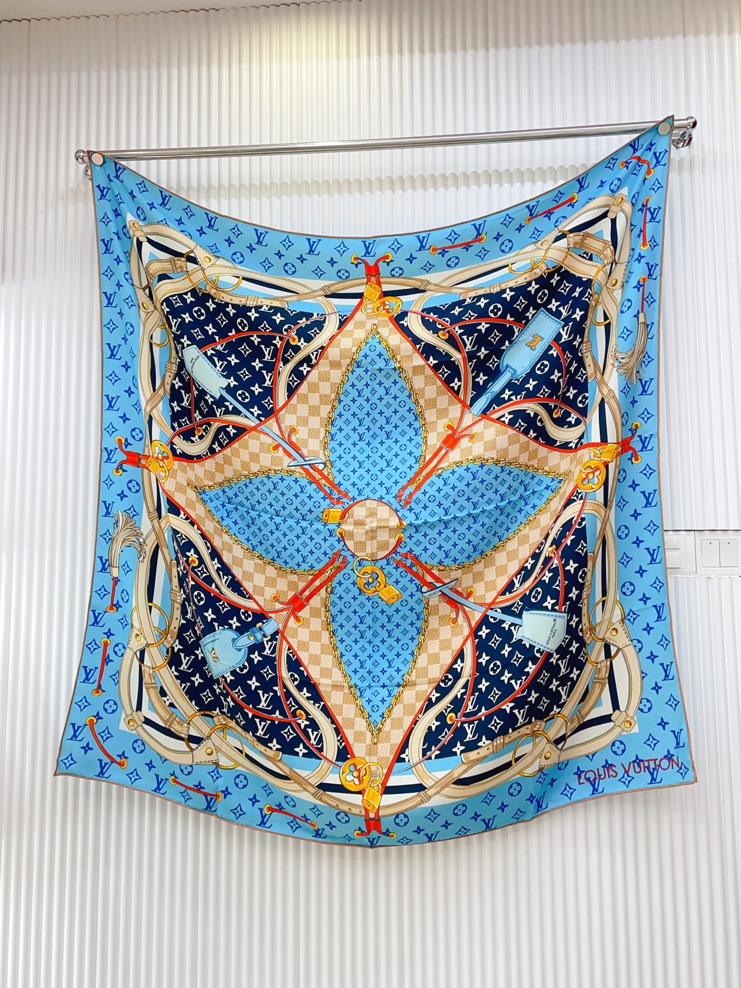 ✨✨【双面同色 丝毛款】L家羊绒新款 买了都说好看‼️推荐💕双面同色羊绒方巾‼️驴家ZG爆款🎁💟立体呈现