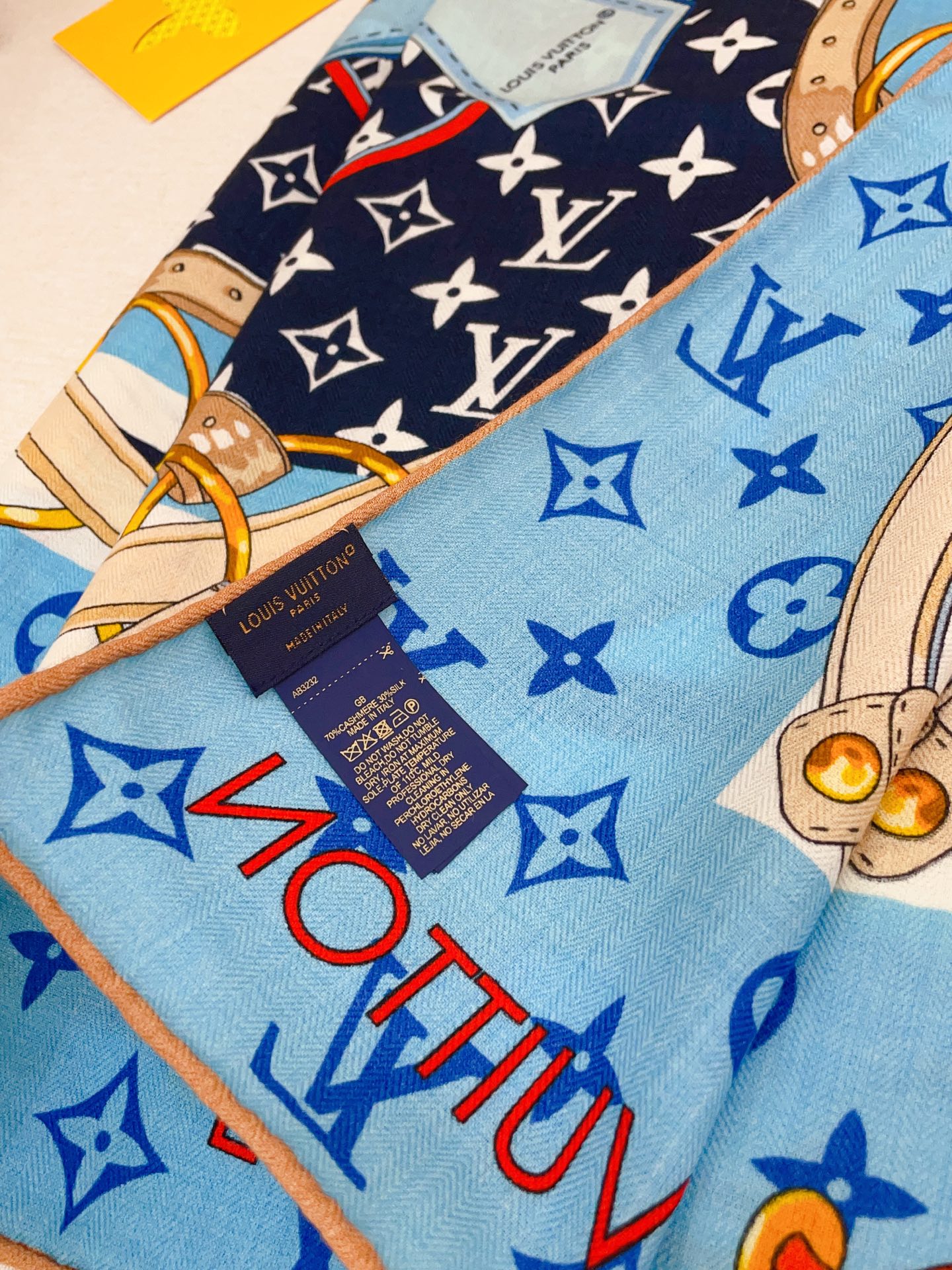 ✨✨【双面同色 丝毛款】L家羊绒新款 买了都说好看‼️推荐💕双面同色羊绒方巾‼️驴家ZG爆款🎁💟立体呈现