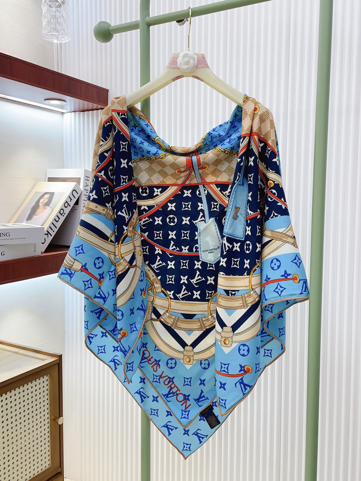 ✨✨【双面同色 丝毛款】L家羊绒新款 买了都说好看‼️推荐💕双面同色羊绒方巾‼️驴家ZG爆款🎁💟立体呈现