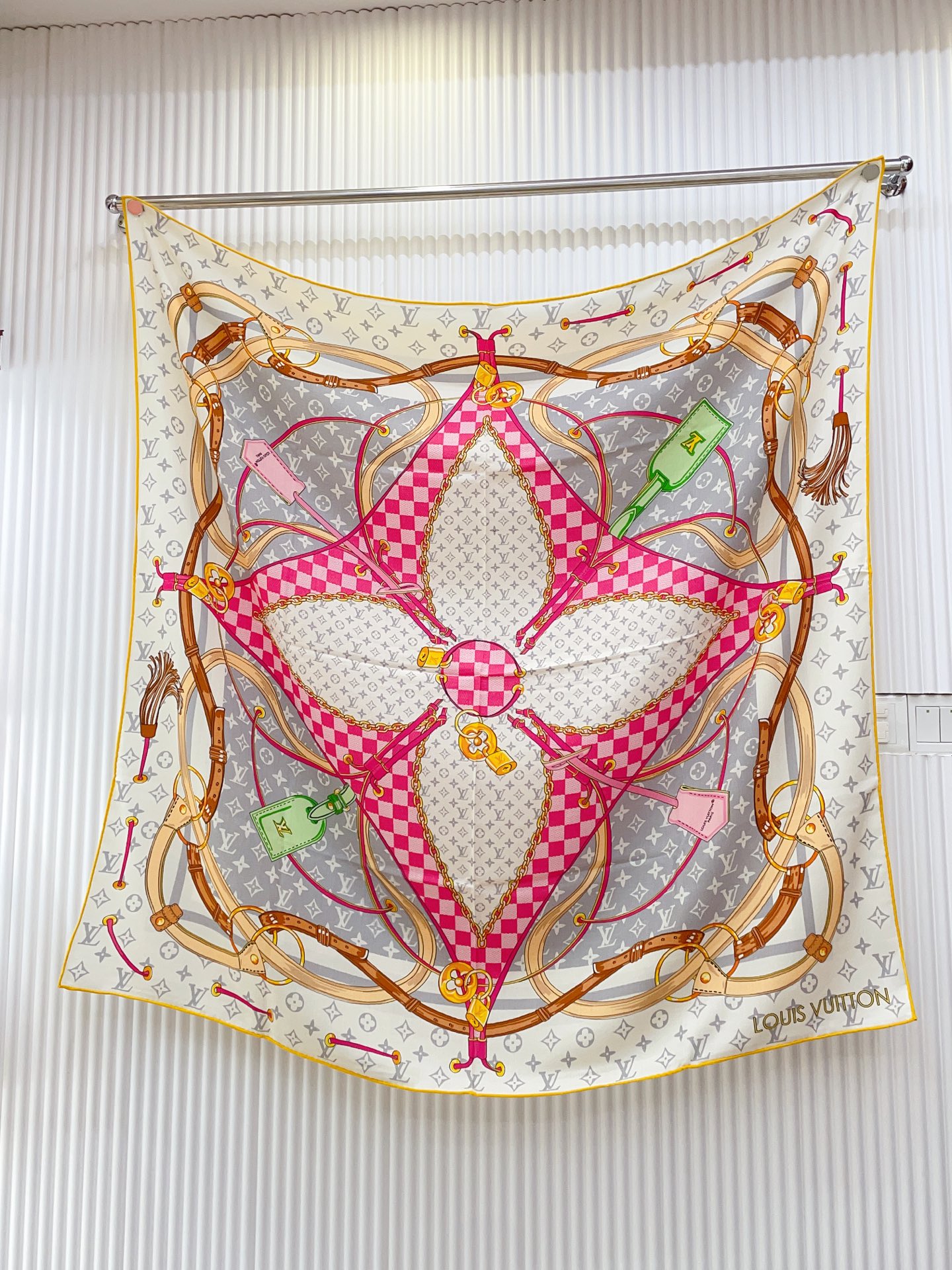 ✨✨【双面同色 丝毛款】L家羊绒新款 买了都说好看‼️推荐💕双面同色羊绒方巾‼️驴家ZG爆款🎁💟立体呈现