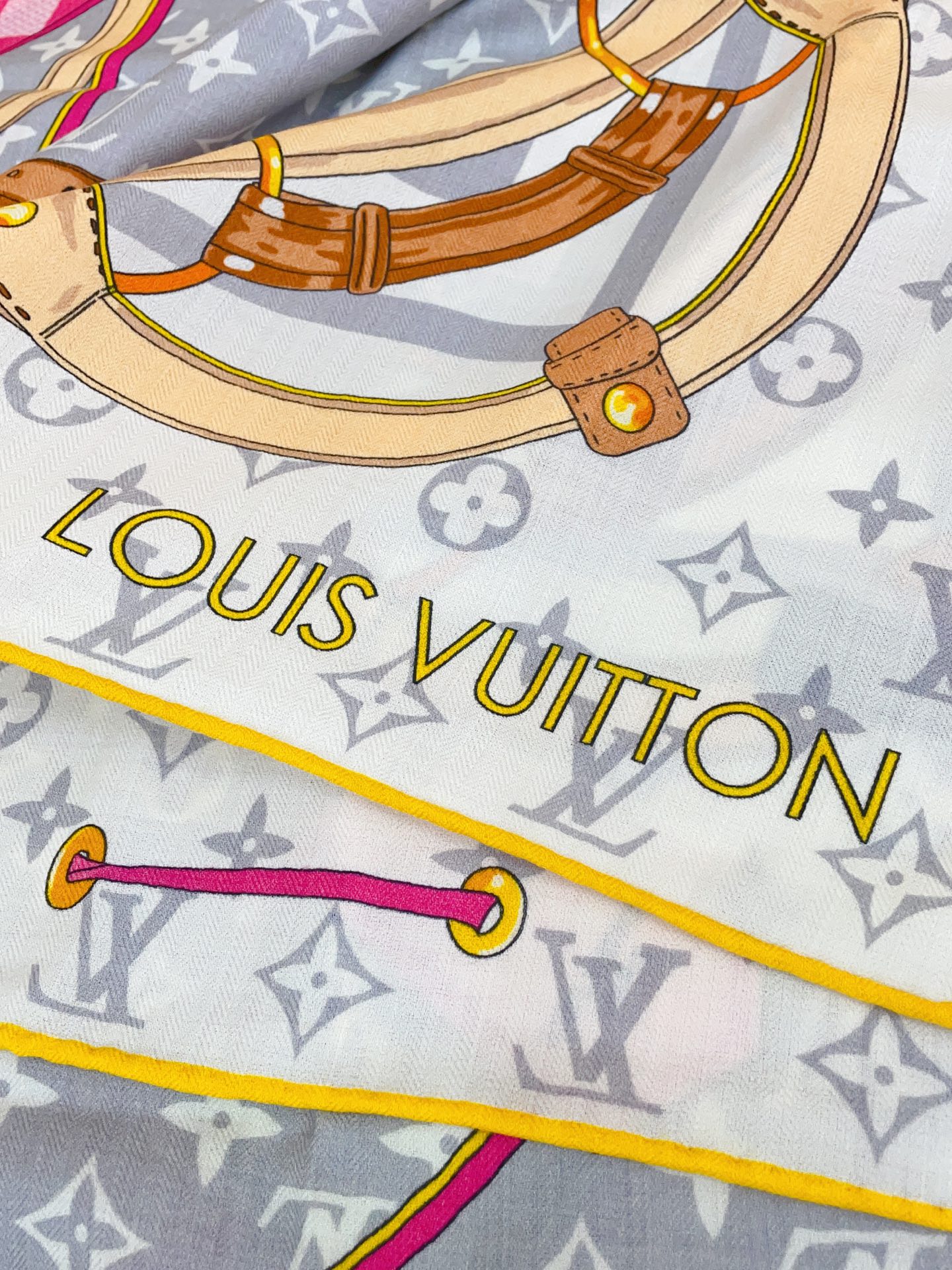 ✨✨【双面同色 丝毛款】L家羊绒新款 买了都说好看‼️推荐💕双面同色羊绒方巾‼️驴家ZG爆款🎁💟立体呈现