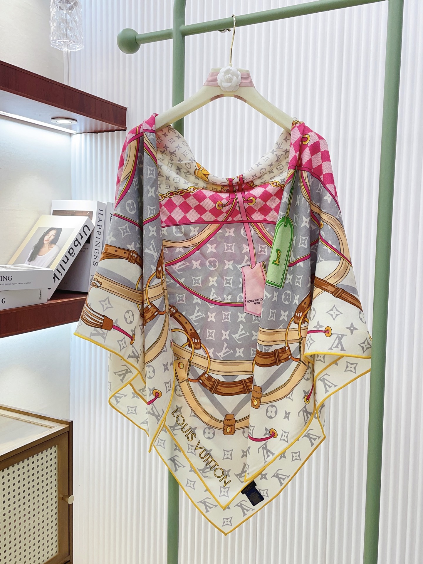 ✨✨【双面同色 丝毛款】L家羊绒新款 买了都说好看‼️推荐💕双面同色羊绒方巾‼️驴家ZG爆款🎁💟立体呈现