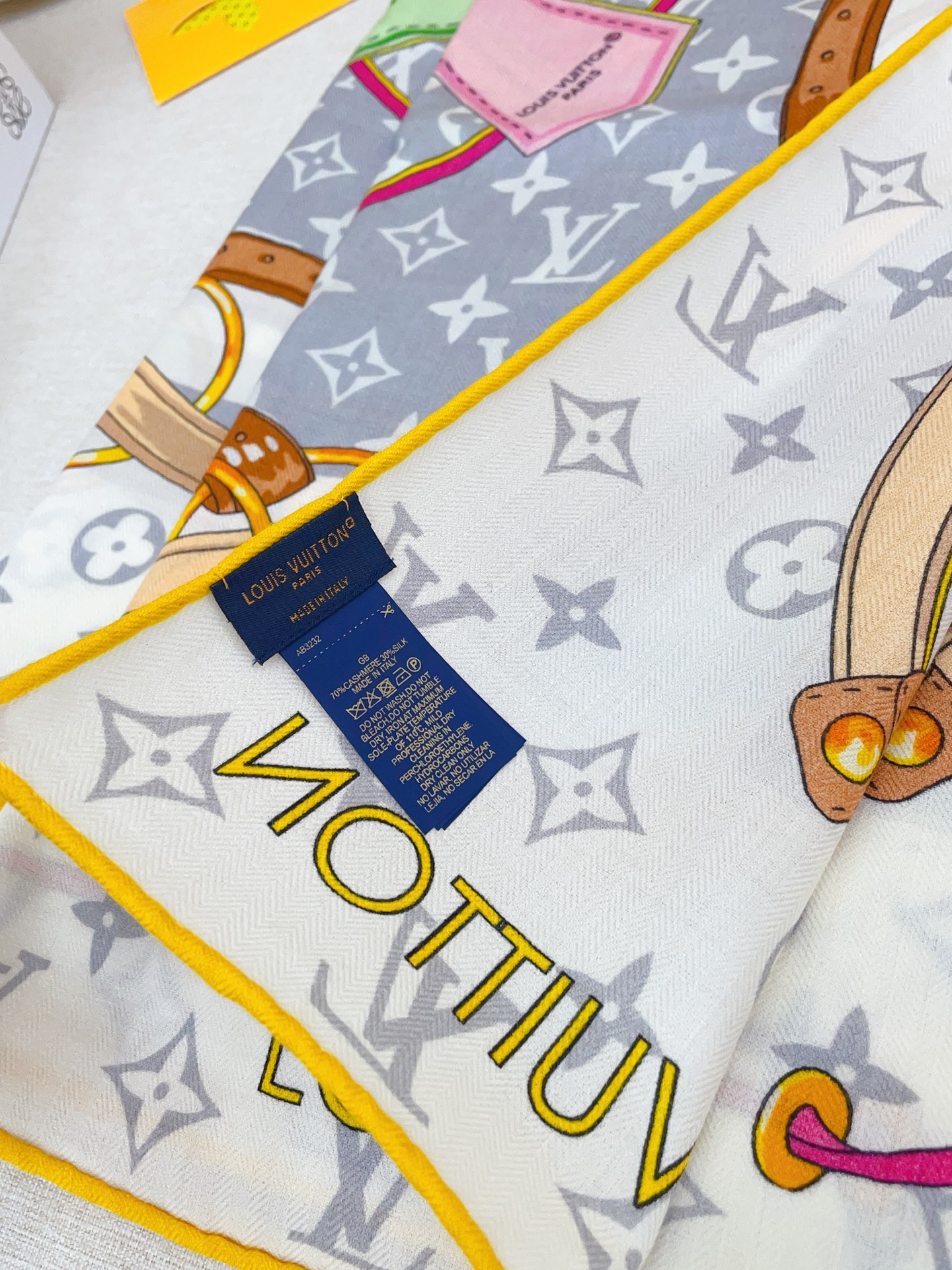 ✨✨【双面同色 丝毛款】L家羊绒新款 买了都说好看‼️推荐💕双面同色羊绒方巾‼️驴家ZG爆款🎁💟立体呈现