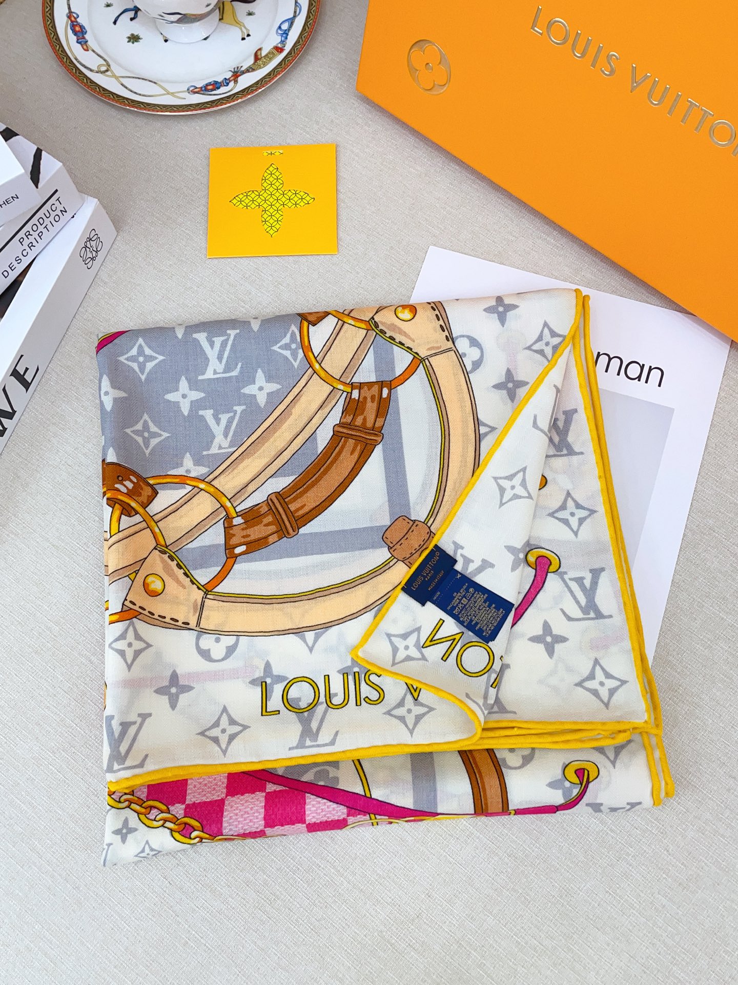 ✨✨【双面同色 丝毛款】L家羊绒新款 买了都说好看‼️推荐💕双面同色羊绒方巾‼️驴家ZG爆款🎁💟立体呈现