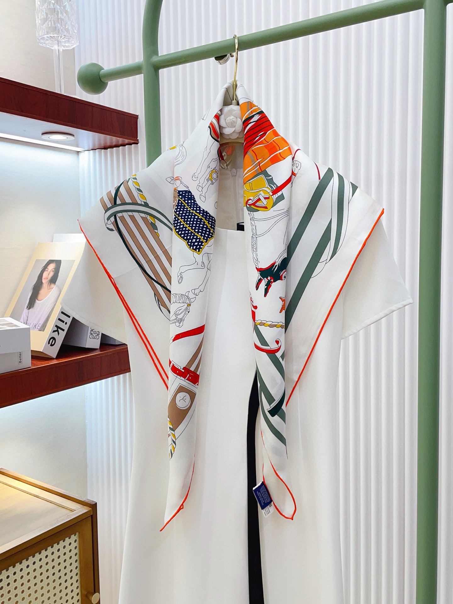 ✨✨【18姆米 双面同色】H**S真丝新款🆕👏👏买了都说好看‼️推荐💕【圆场漫步90】真丝方巾，顶级工艺