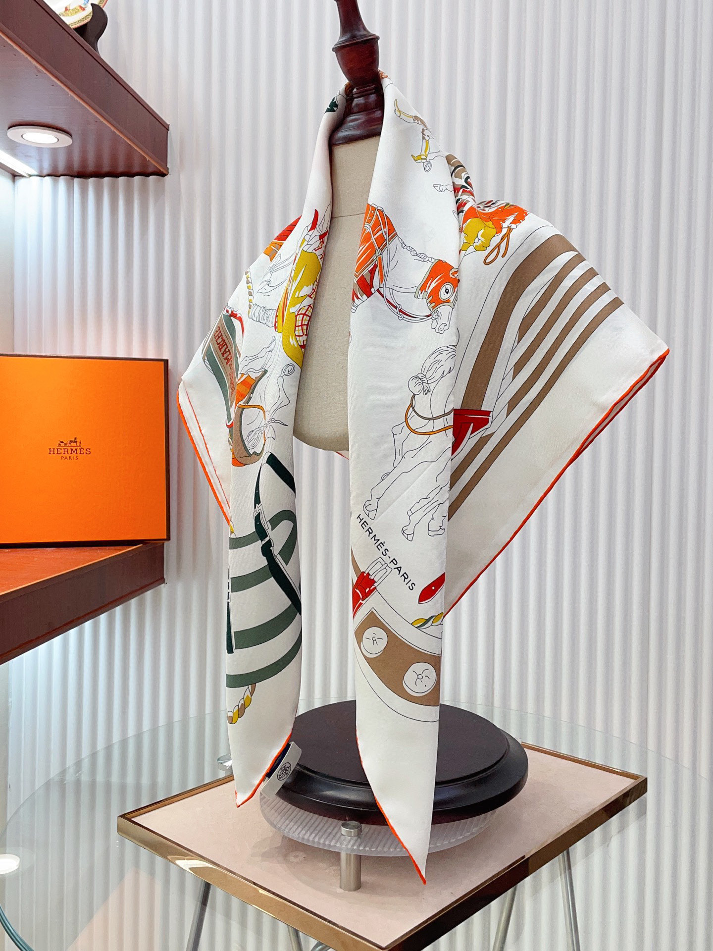 ✨✨【18姆米 双面同色】H**S真丝新款🆕👏👏买了都说好看‼️推荐💕【圆场漫步90】真丝方巾，顶级工艺